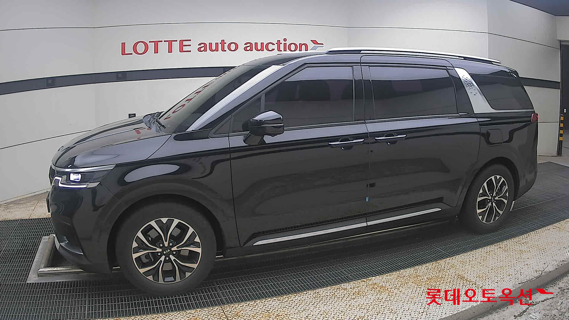 2021 - kia carnival
