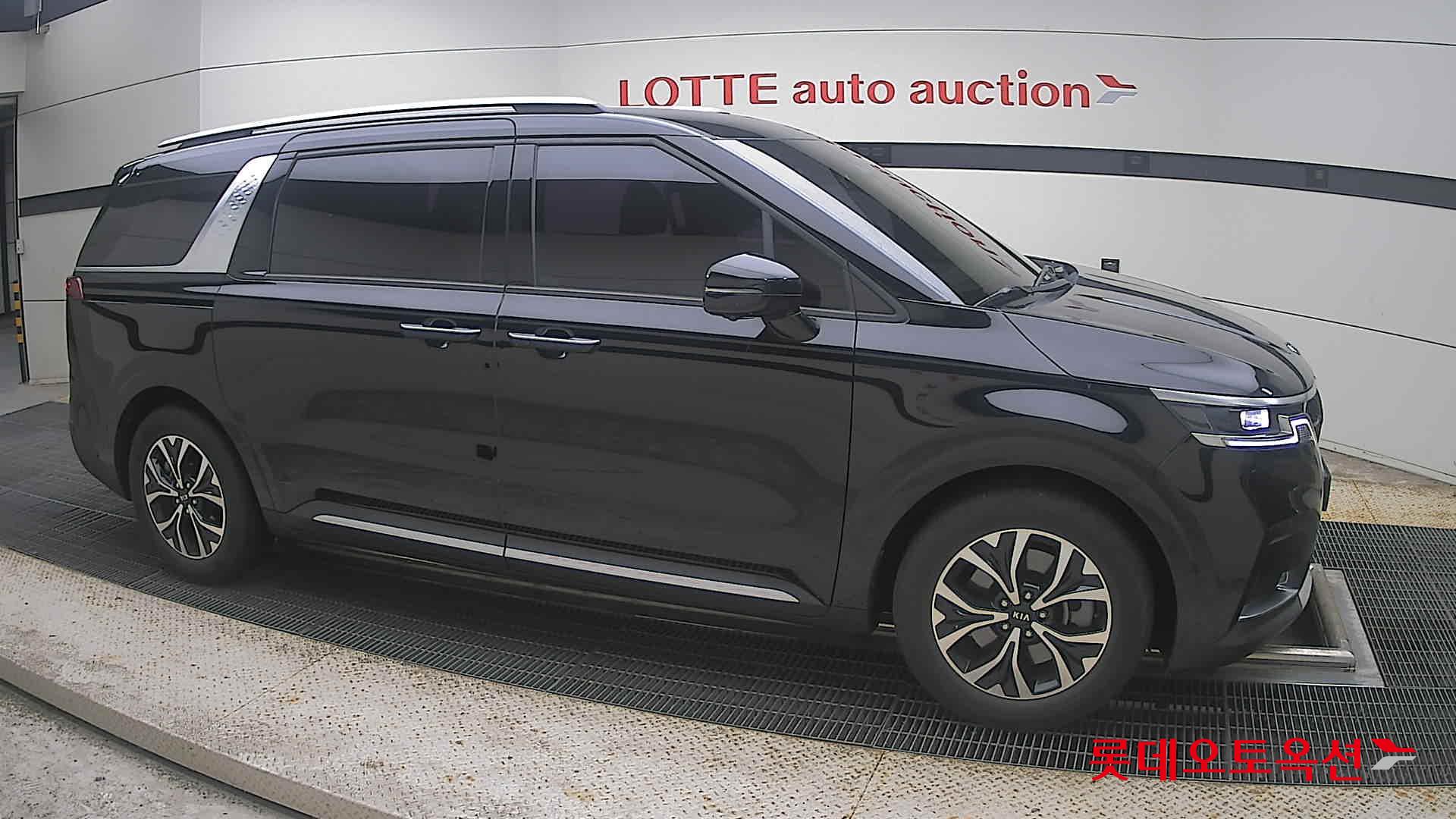 2021 - kia carnival