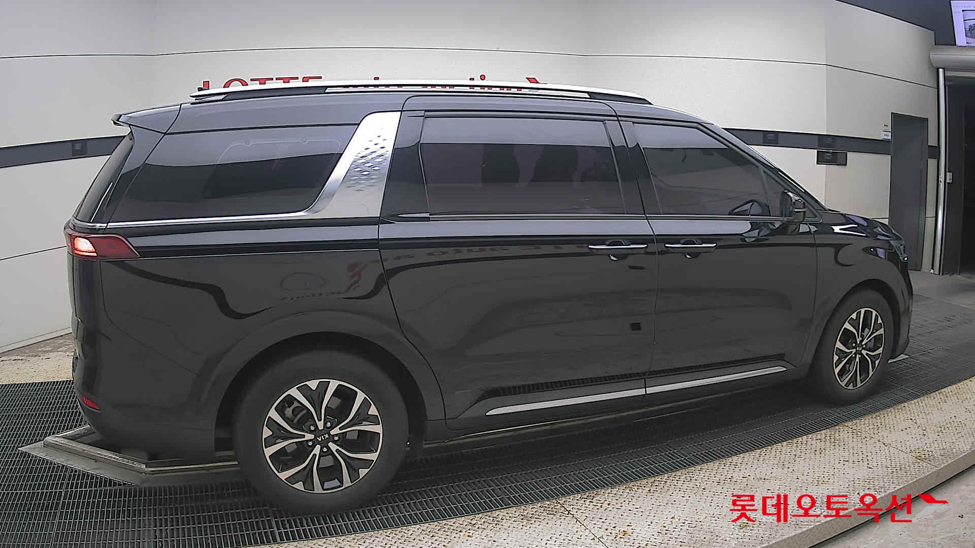 2021 - kia carnival
