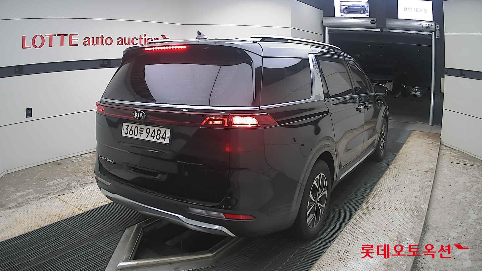 2021 - kia carnival