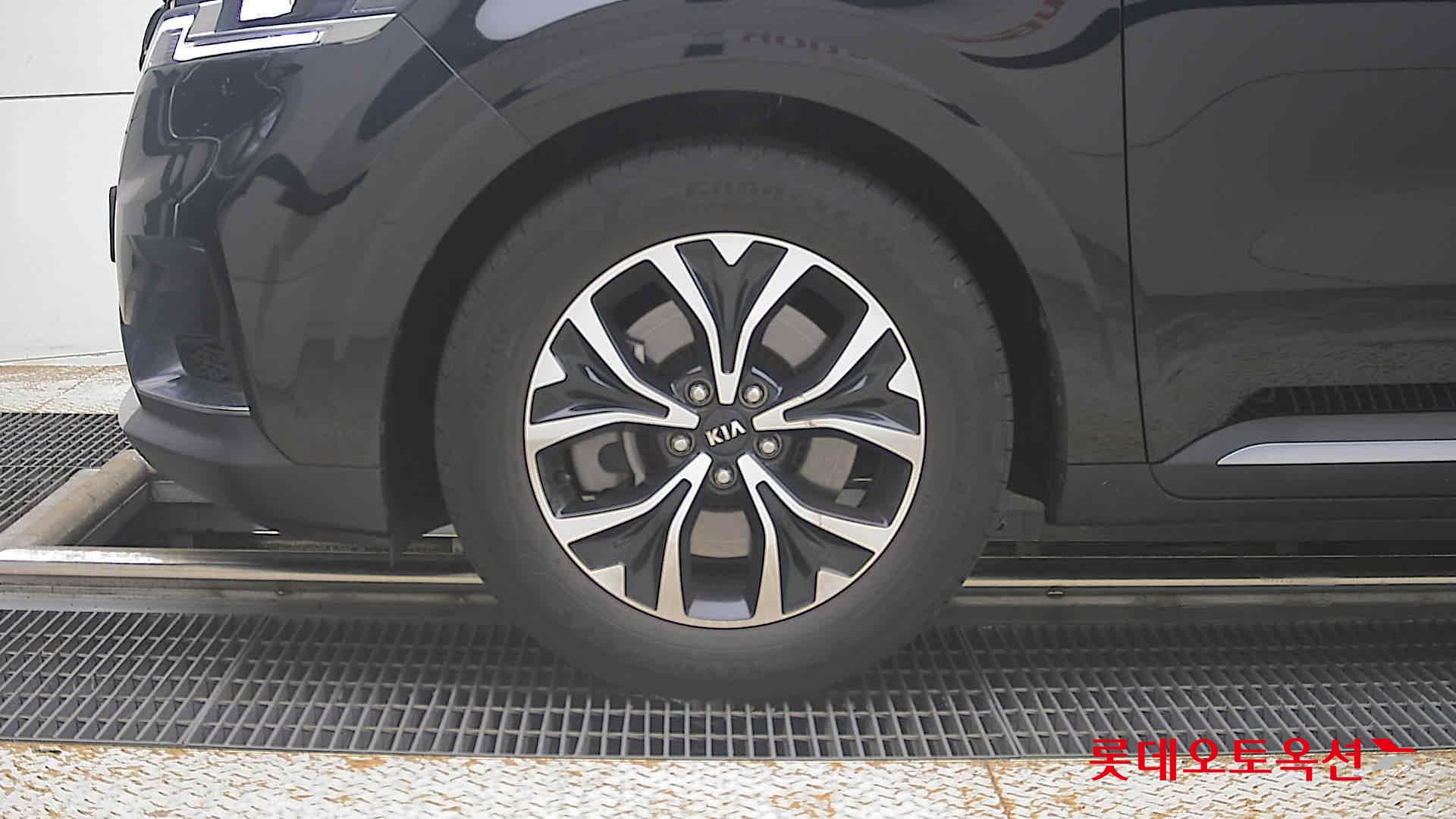 2021 - kia carnival