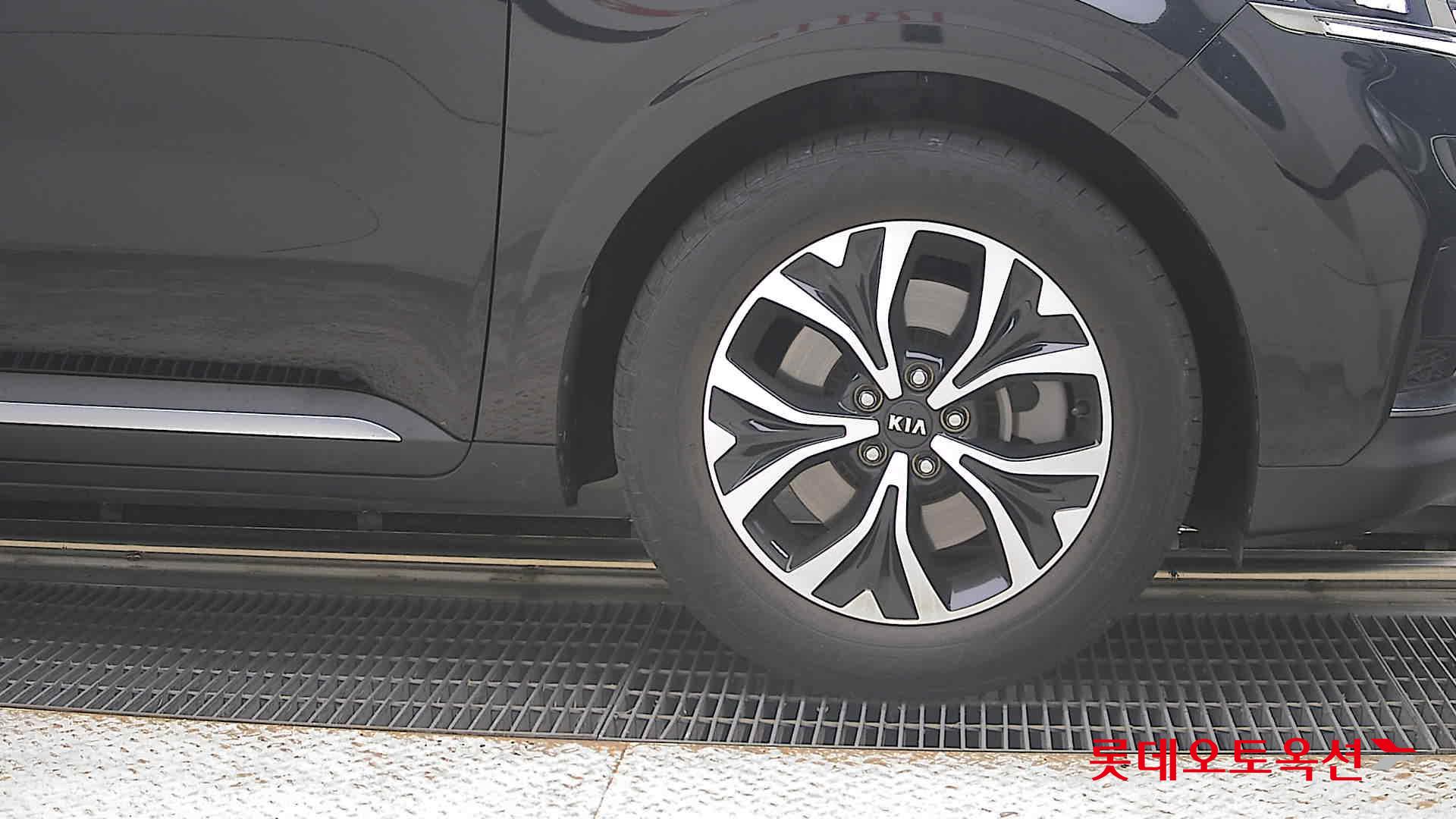 2021 - kia carnival