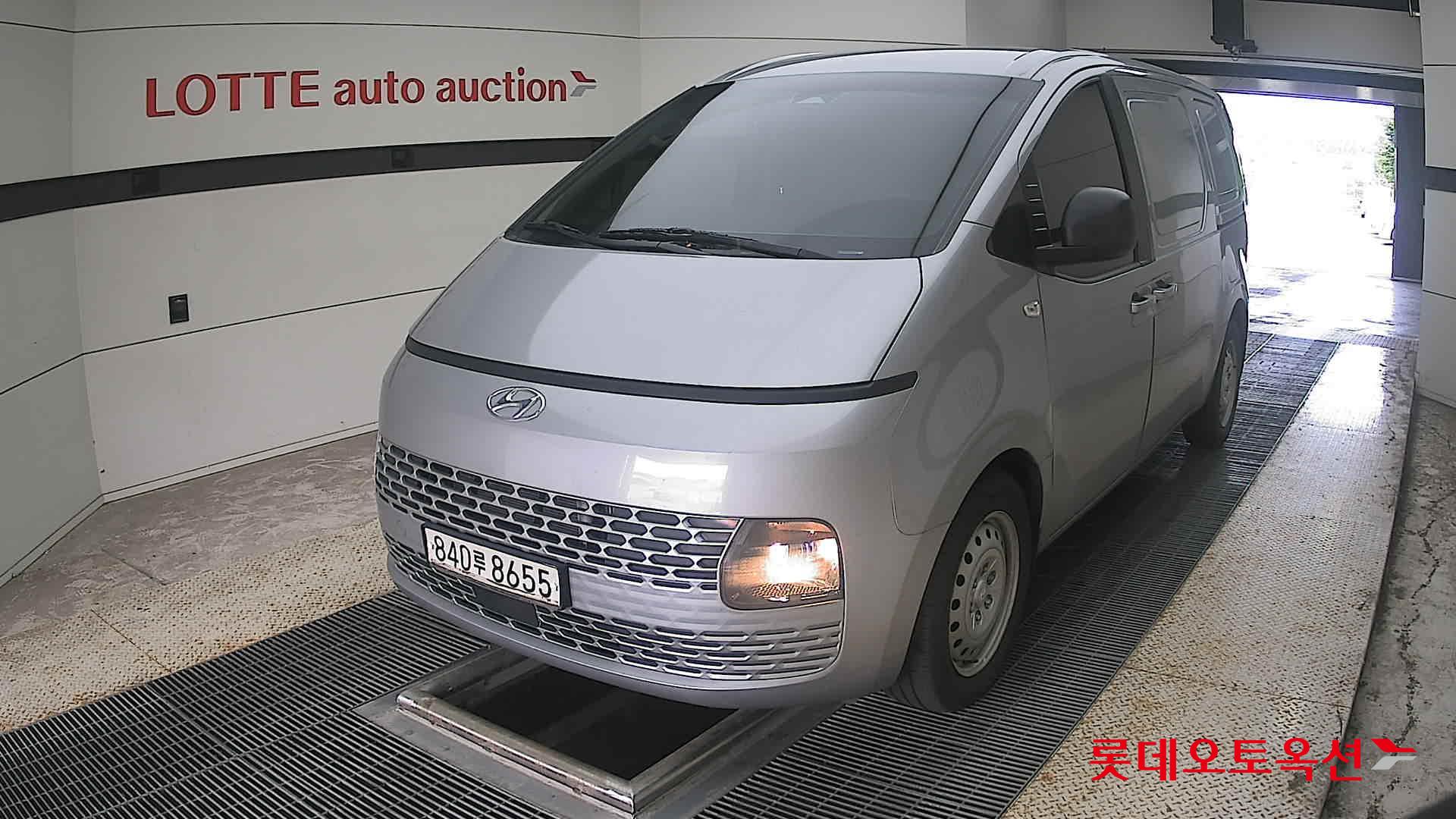 2023 - hyundai staria