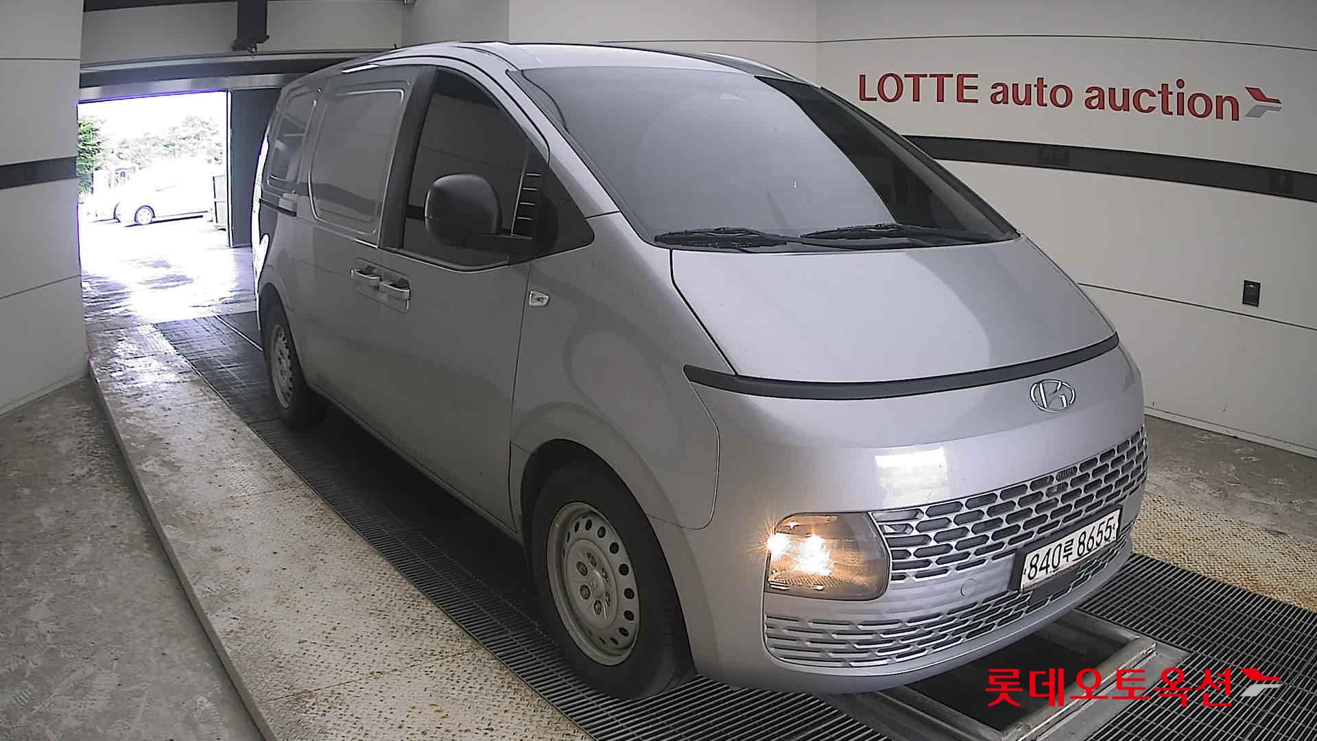 2023 - hyundai staria