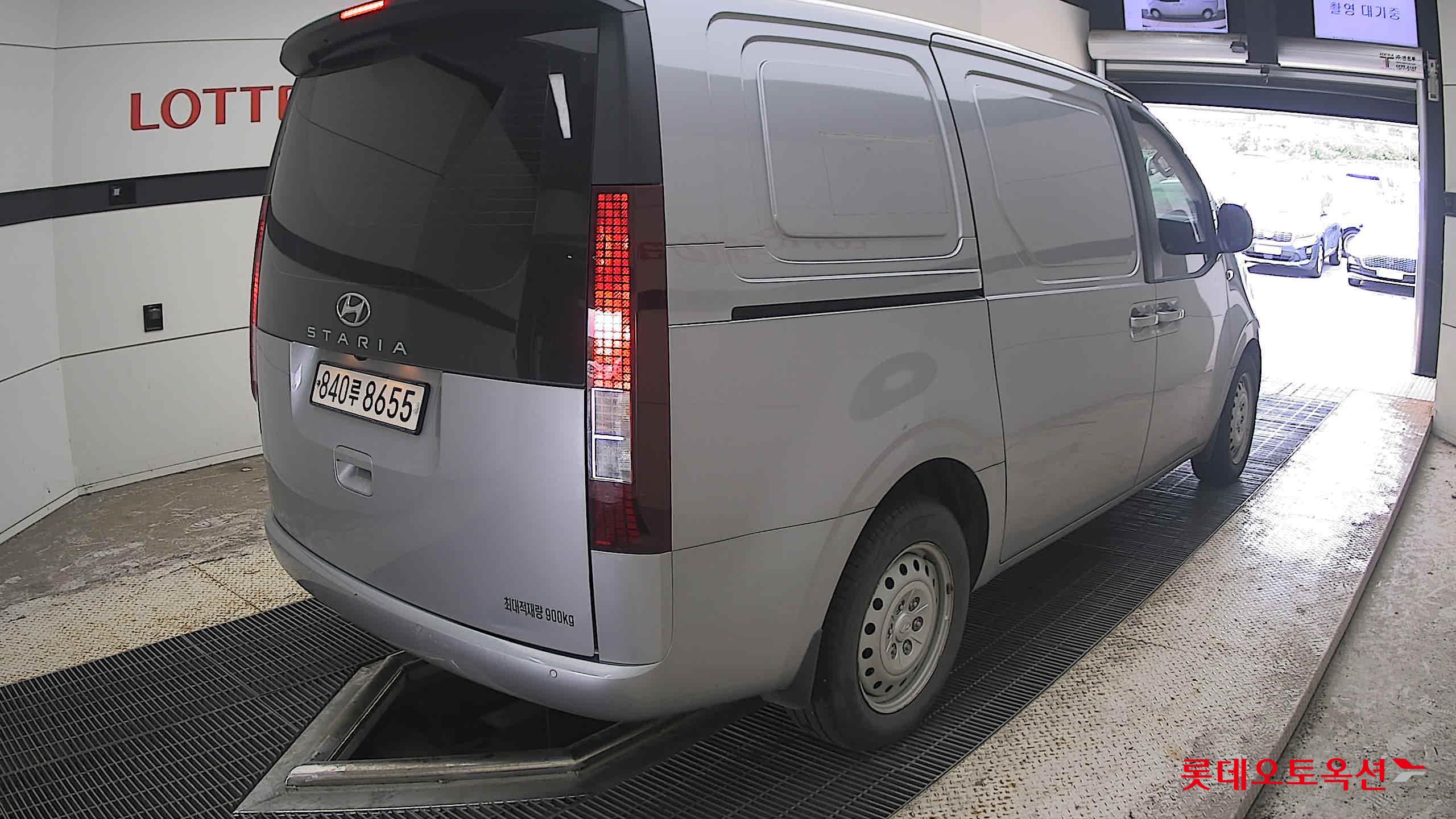 2023 - hyundai staria