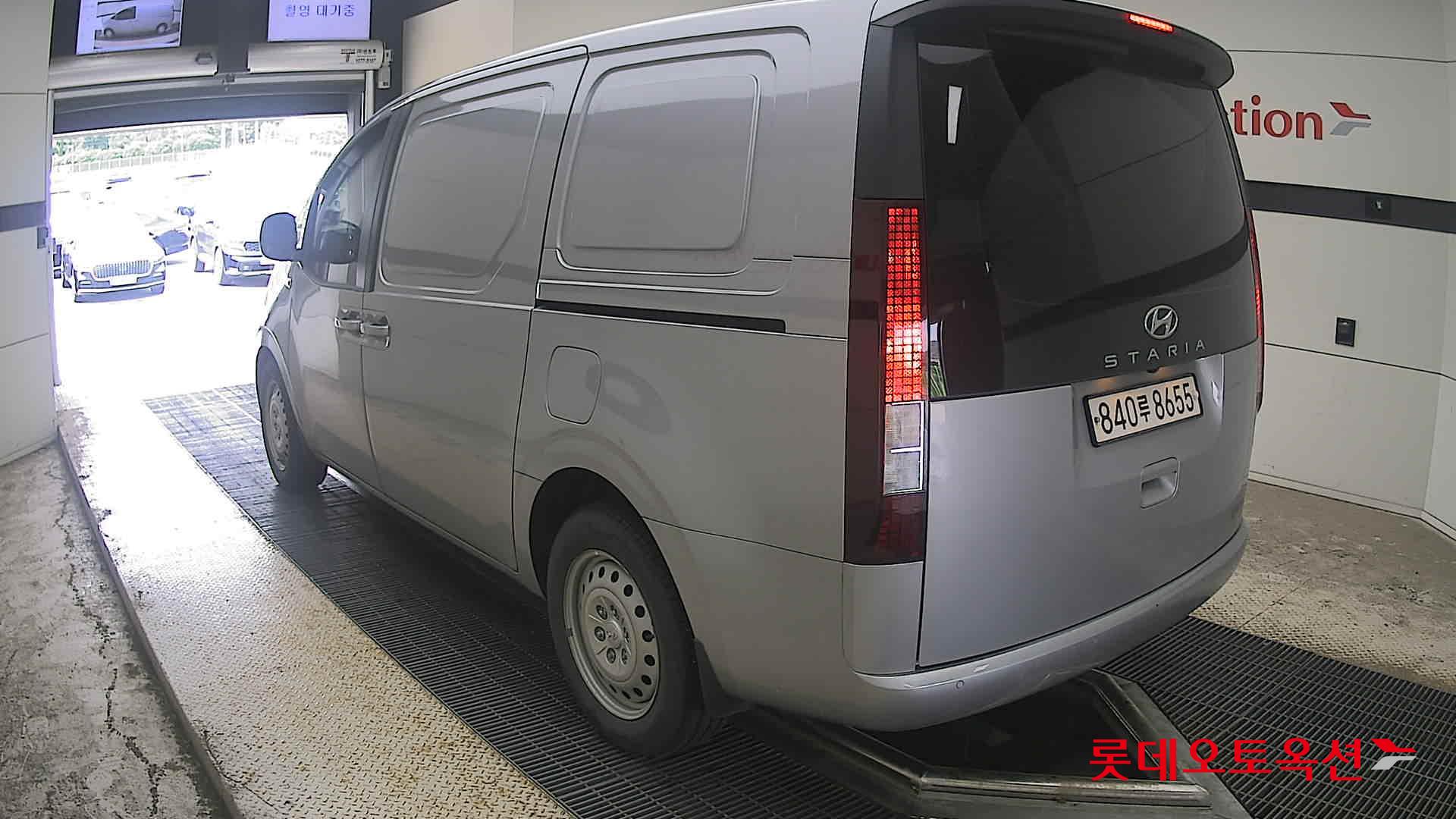 2023 - hyundai staria