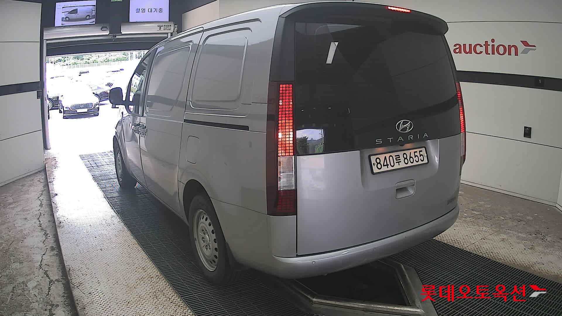 2023 - hyundai staria