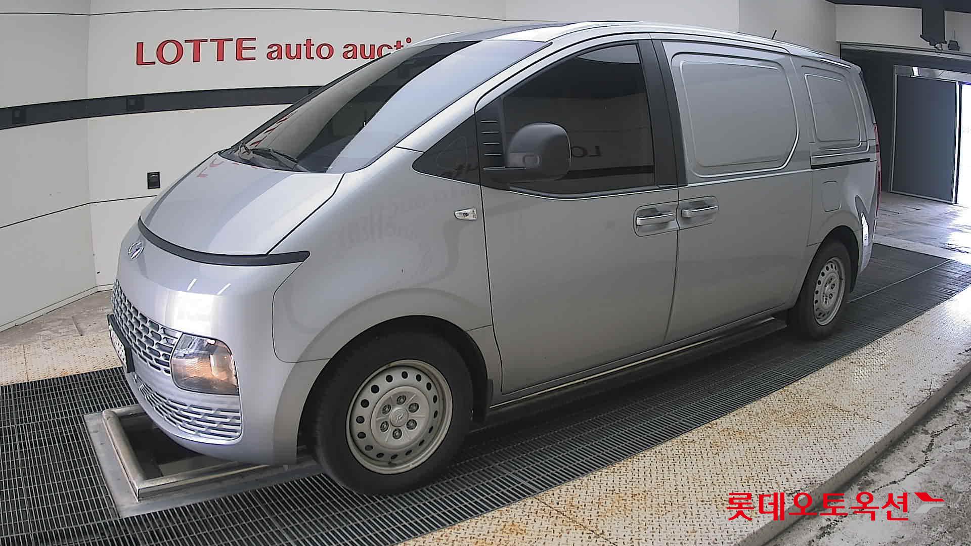2023 - hyundai staria