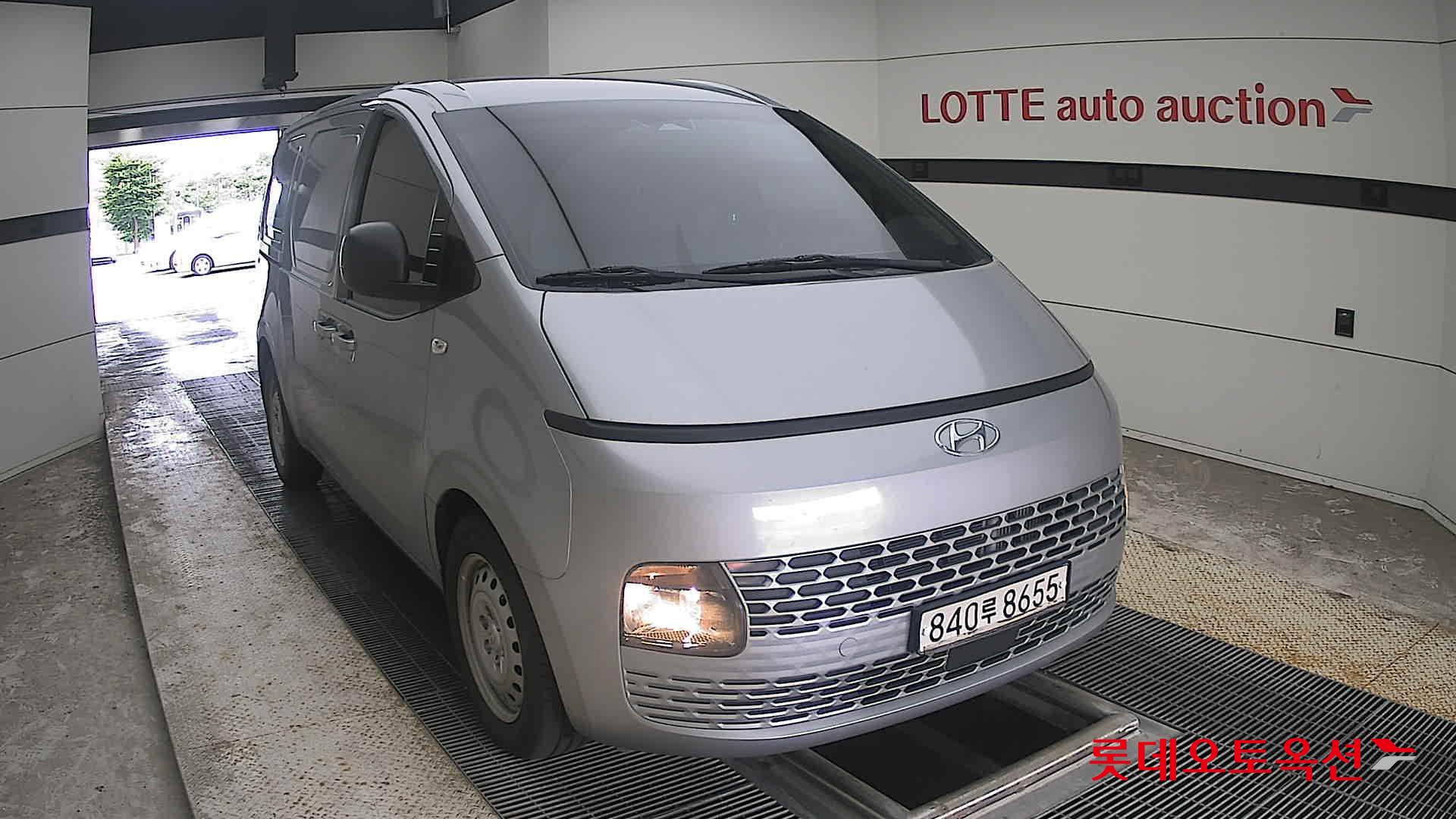 2023 - hyundai staria