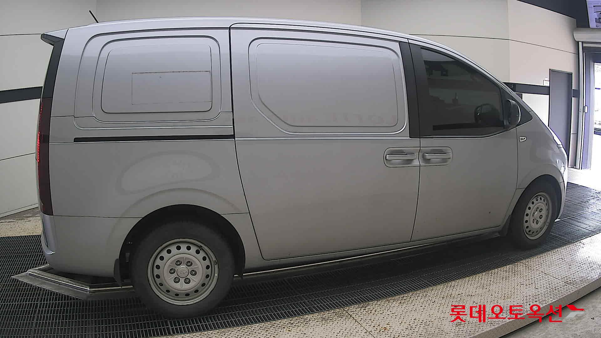 2023 - hyundai staria