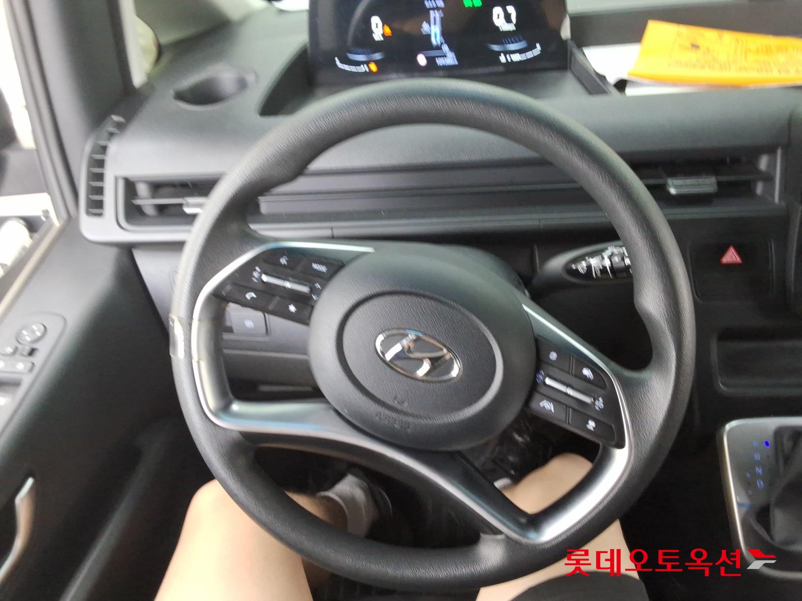 2023 - hyundai staria