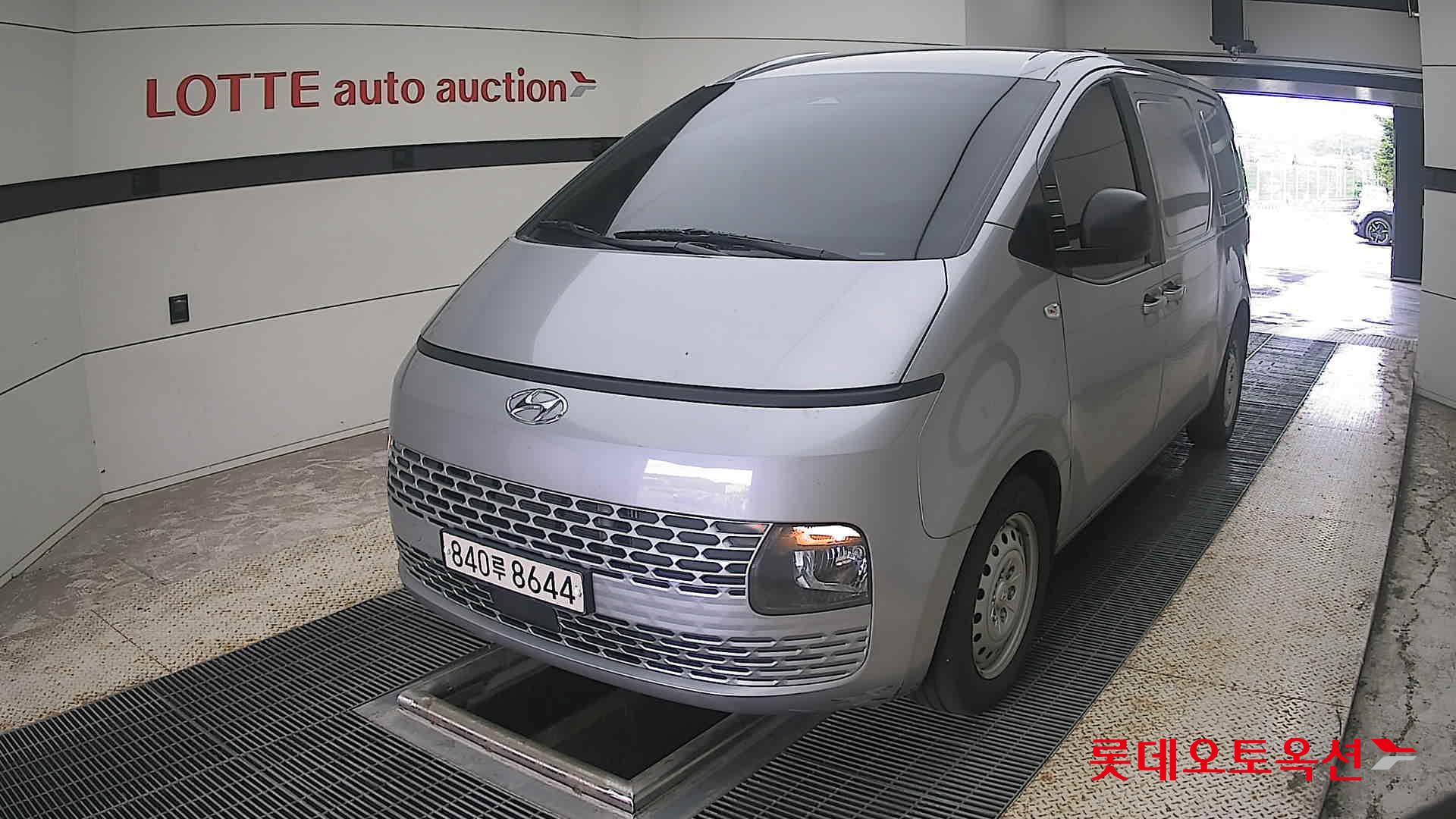 2023 - hyundai staria