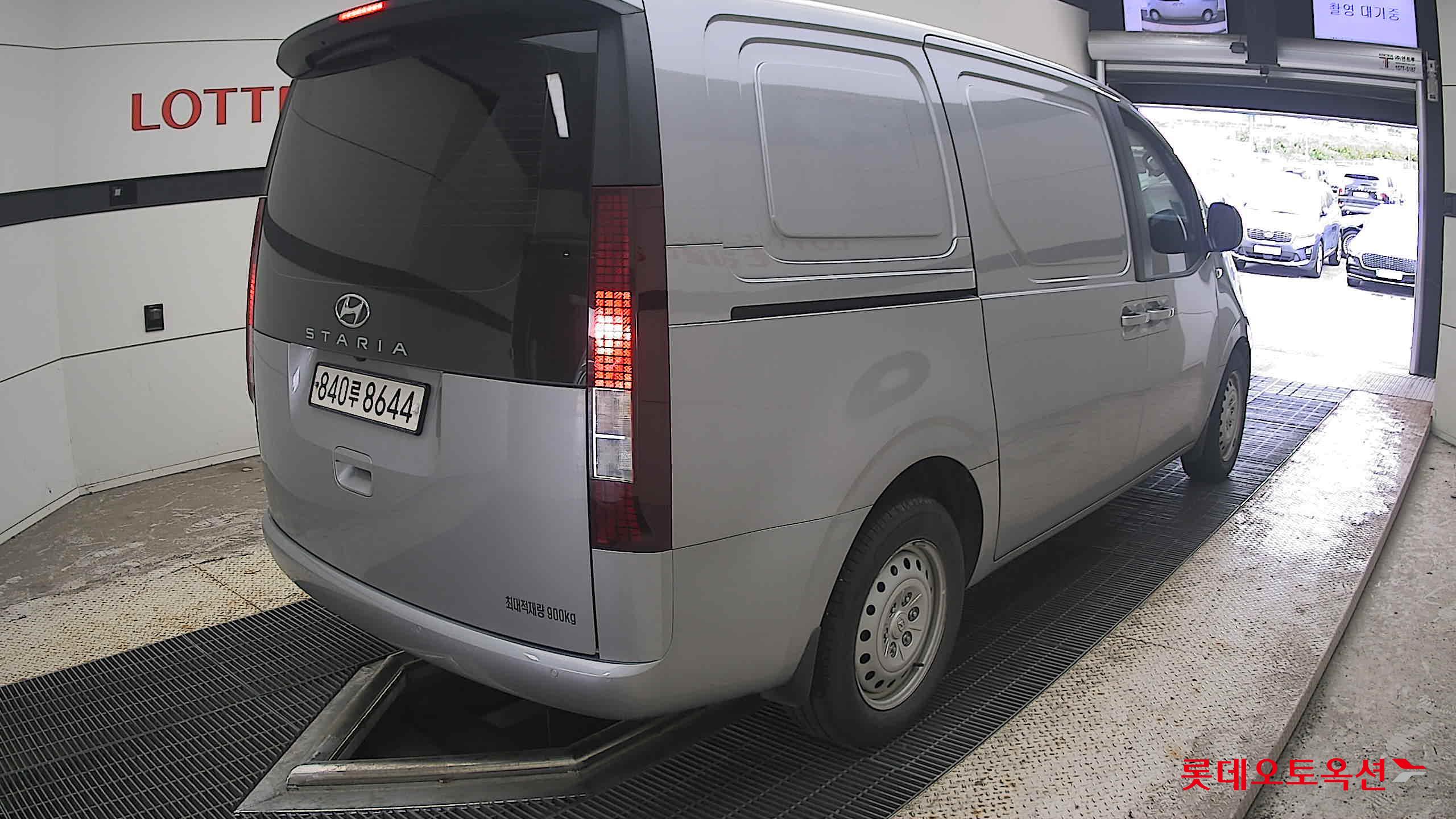 2023 - hyundai staria