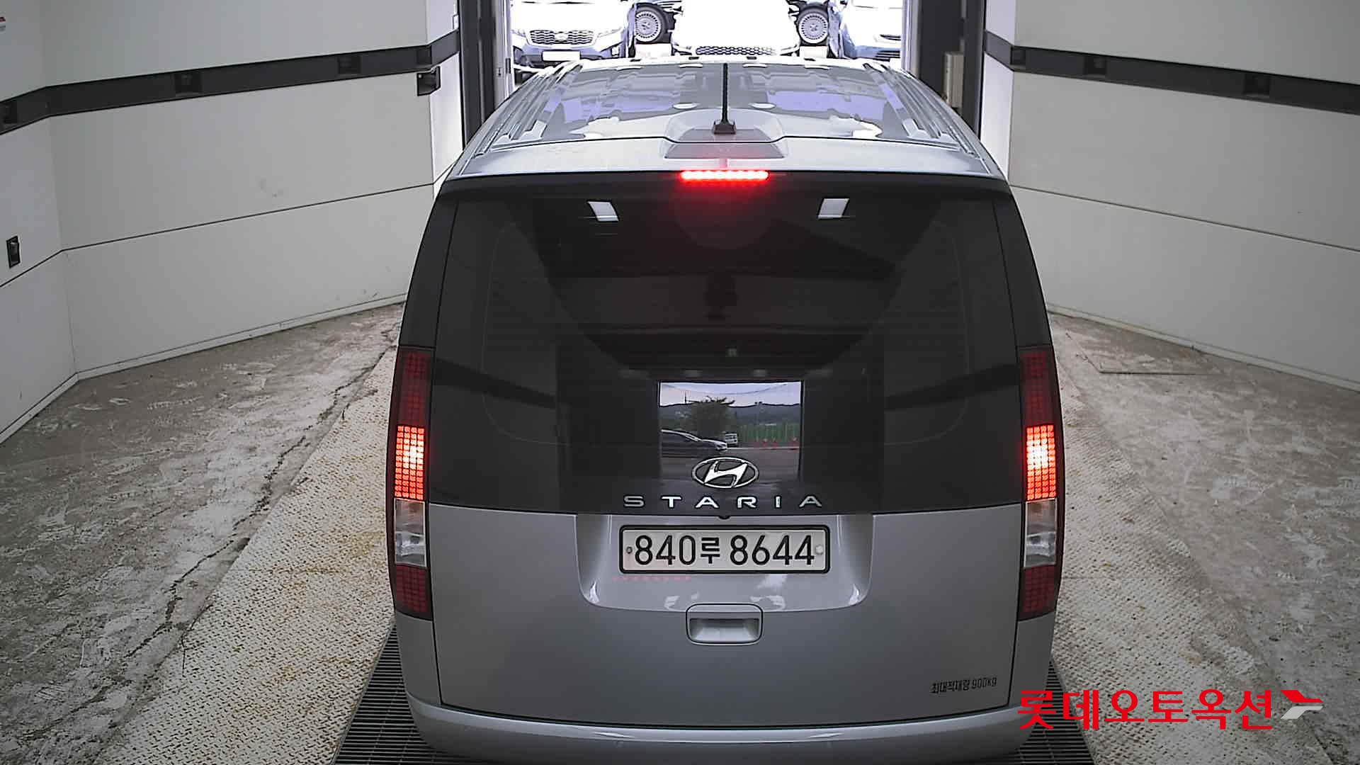 2023 - hyundai staria