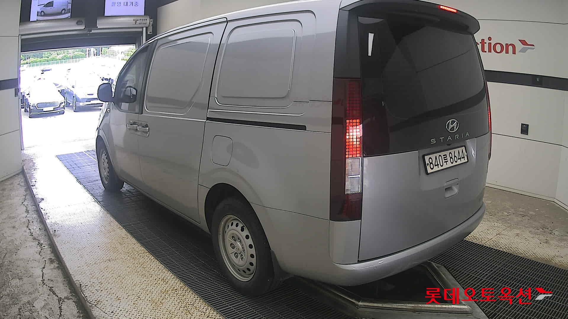 2023 - hyundai staria