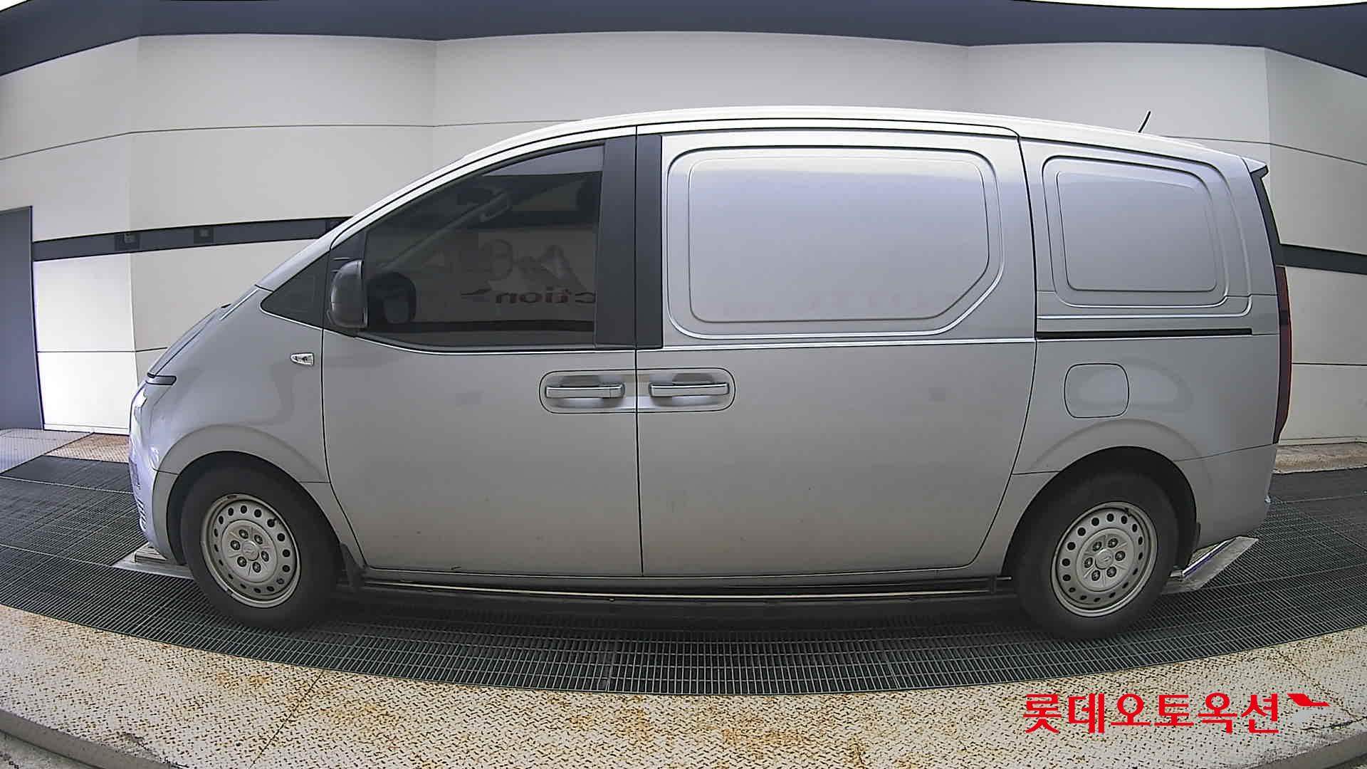 2023 - hyundai staria