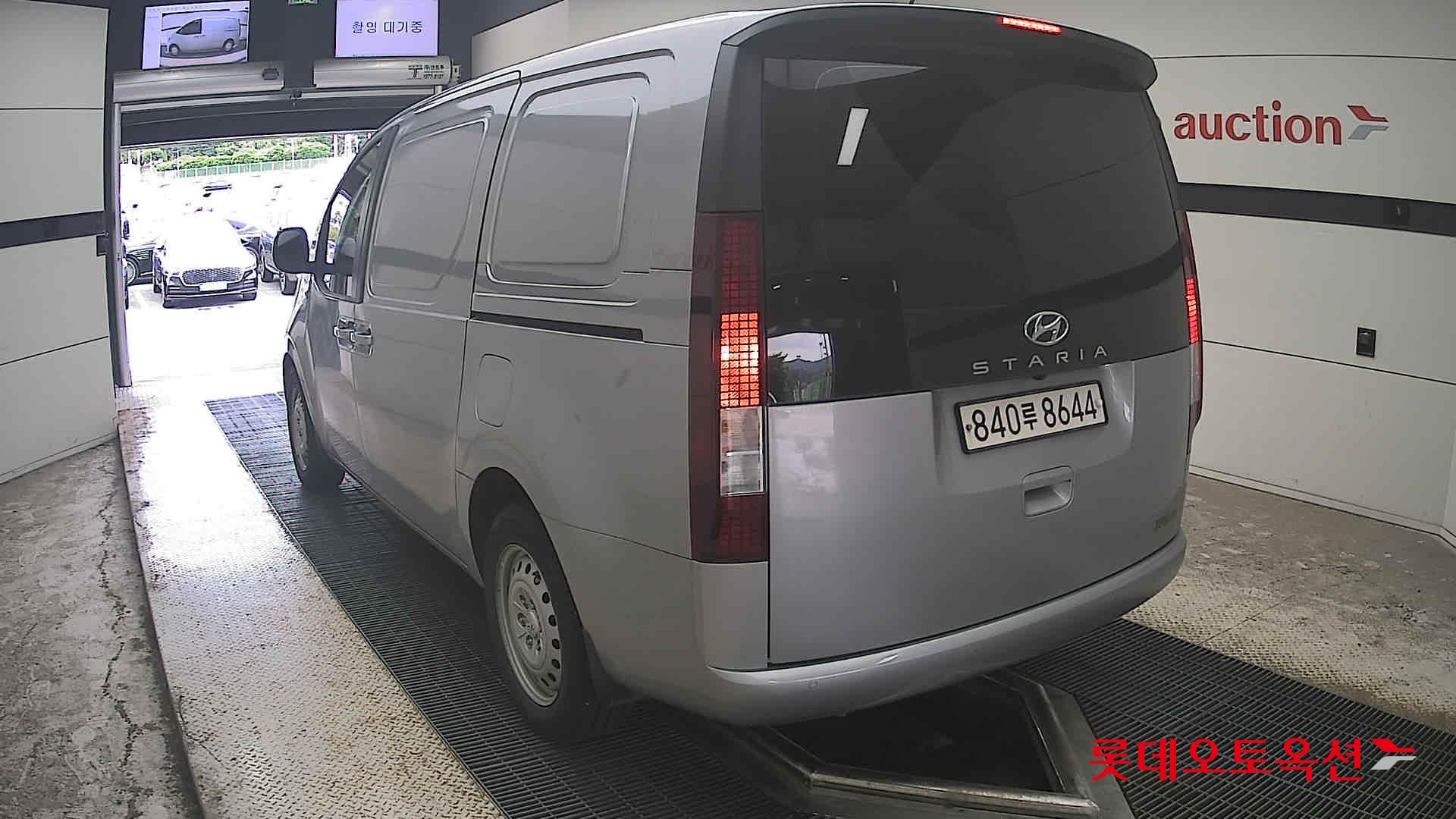 2023 - hyundai staria