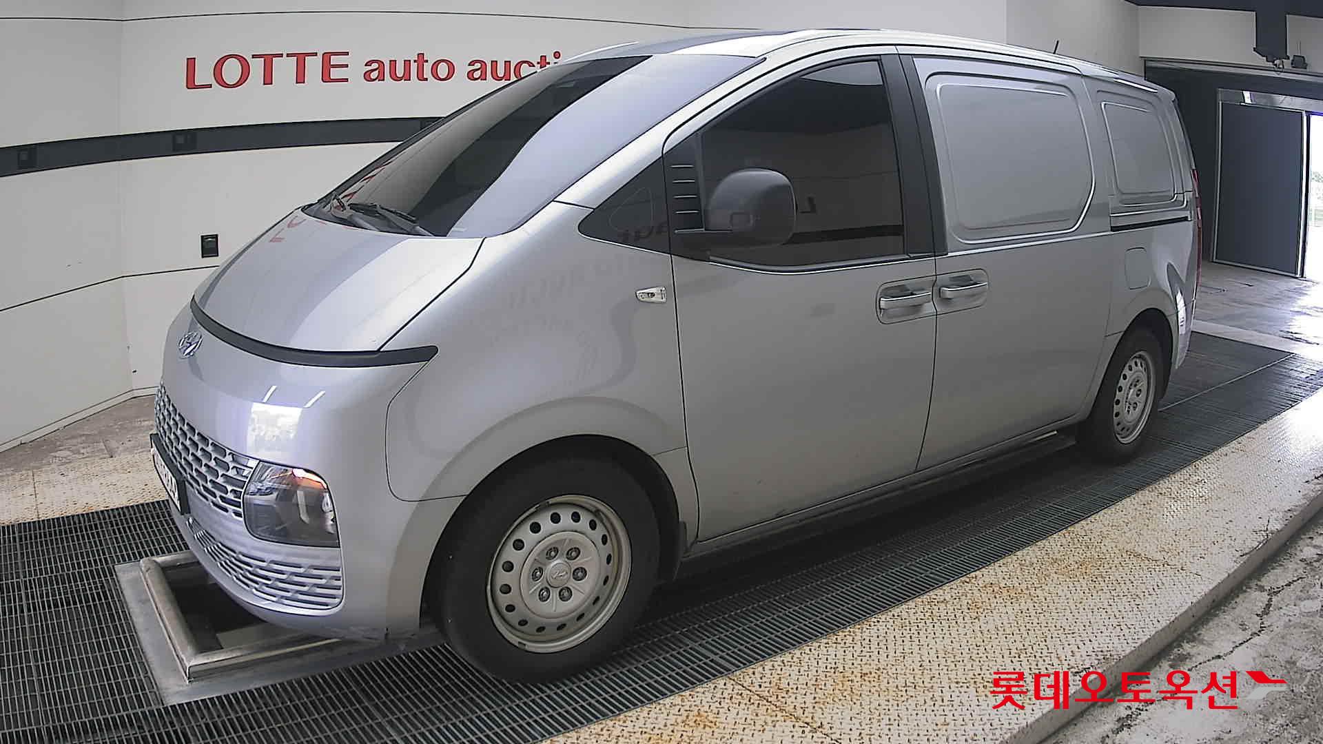 2023 - hyundai staria