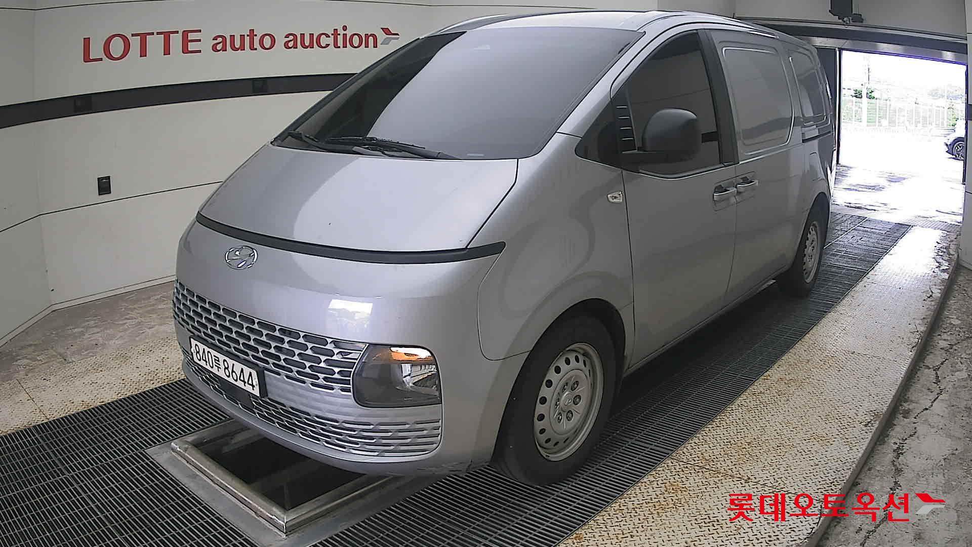 2023 - hyundai staria