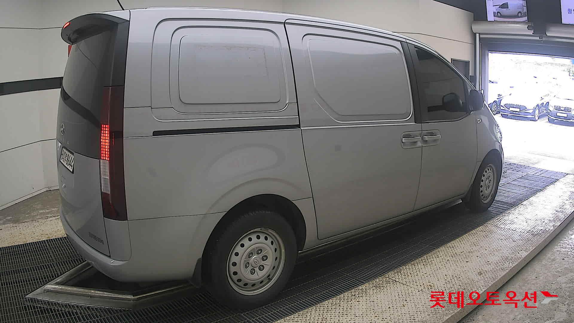 2023 - hyundai staria