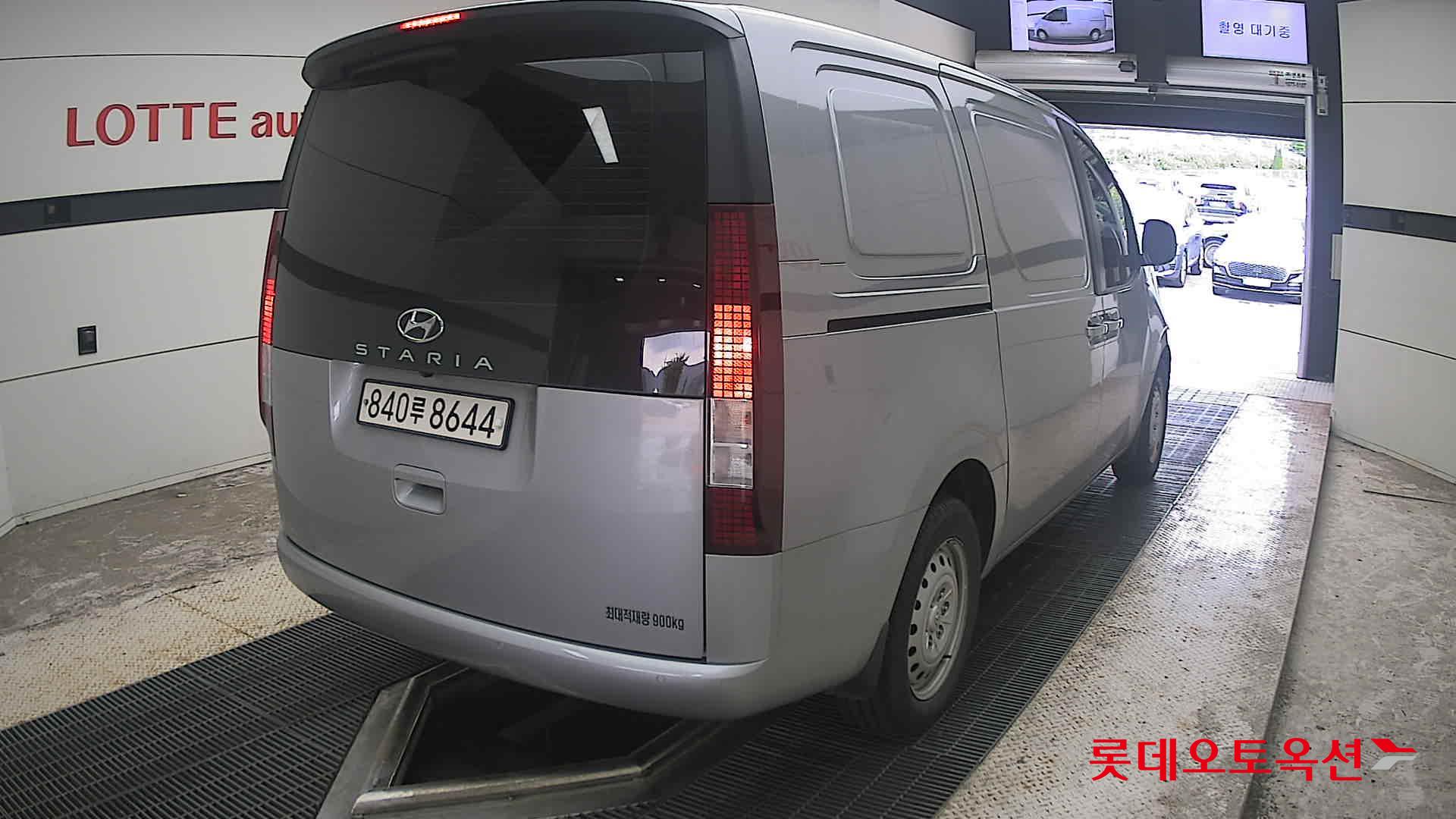 2023 - hyundai staria
