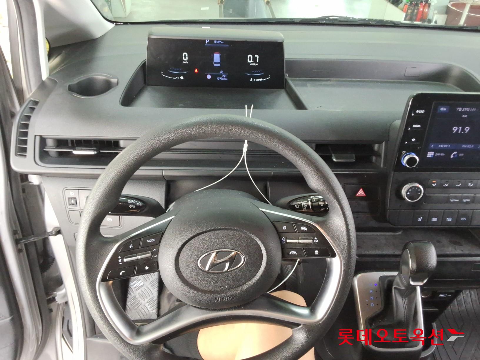 2023 - hyundai staria