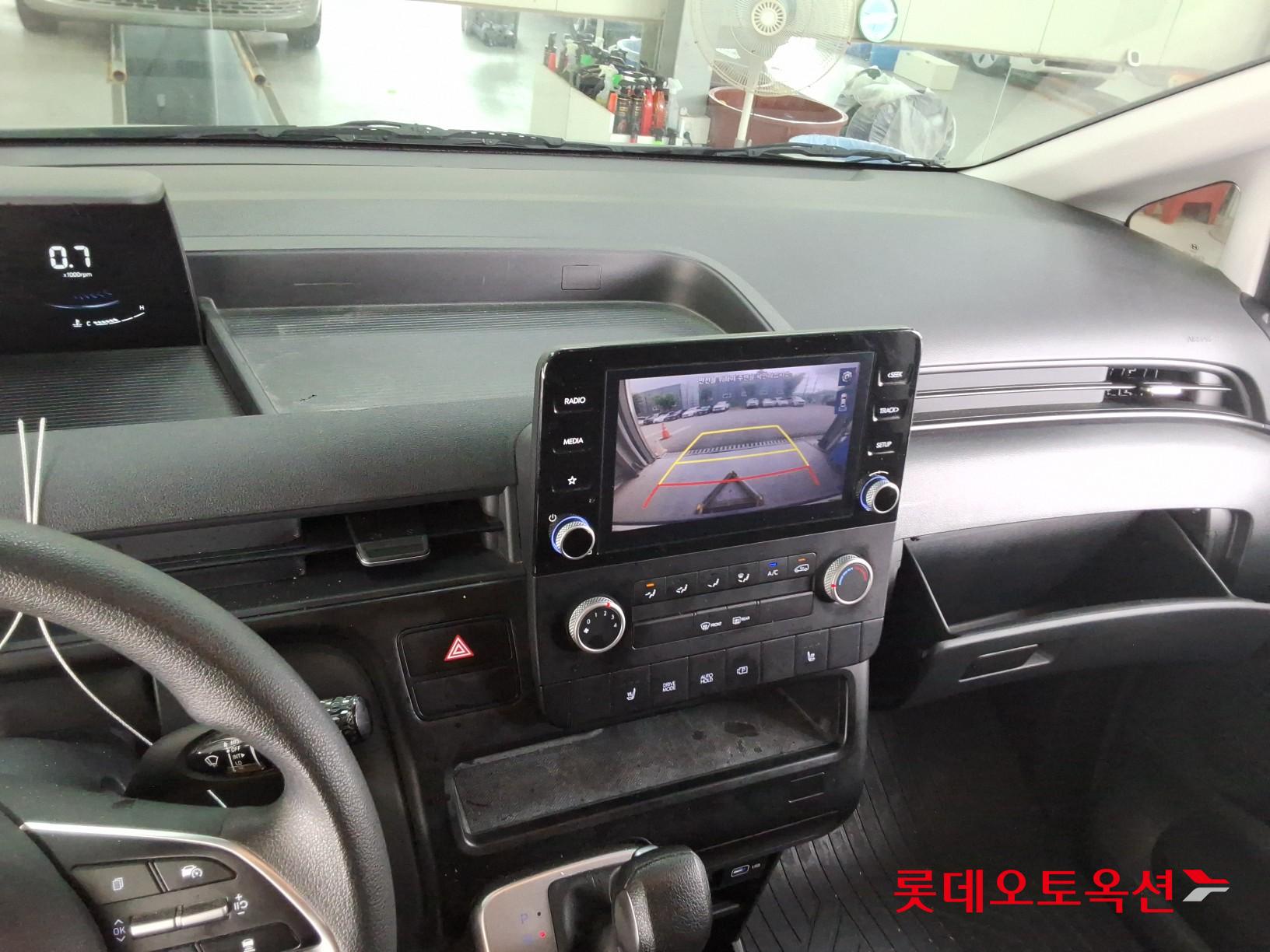 2023 - hyundai staria