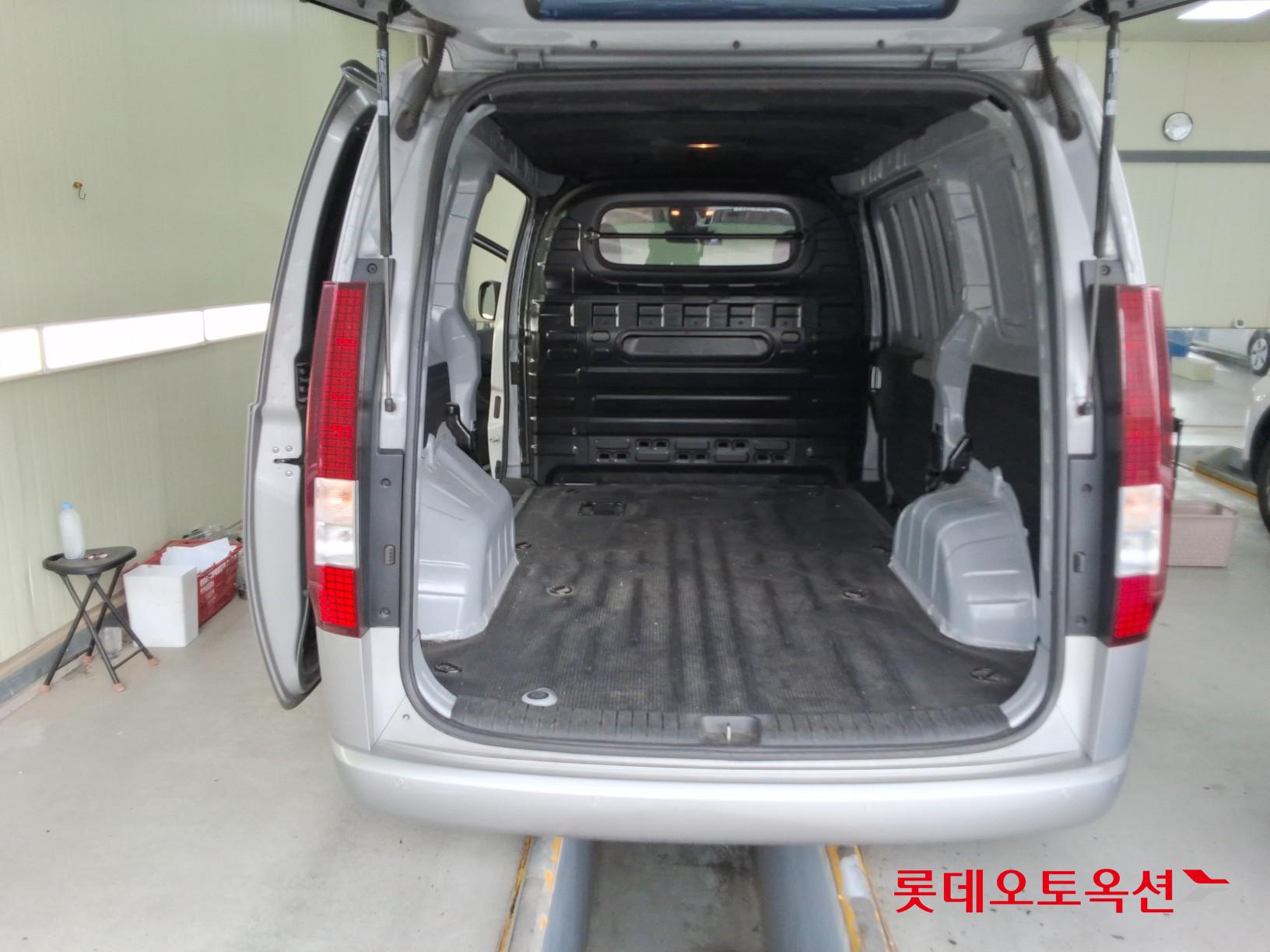 2023 - hyundai staria
