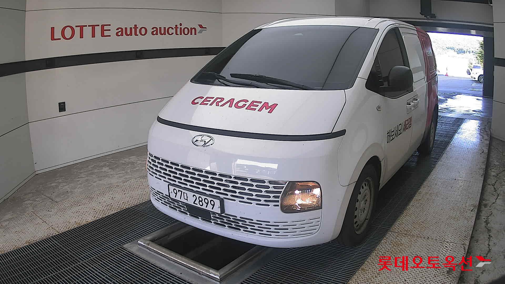 2022 - hyundai staria