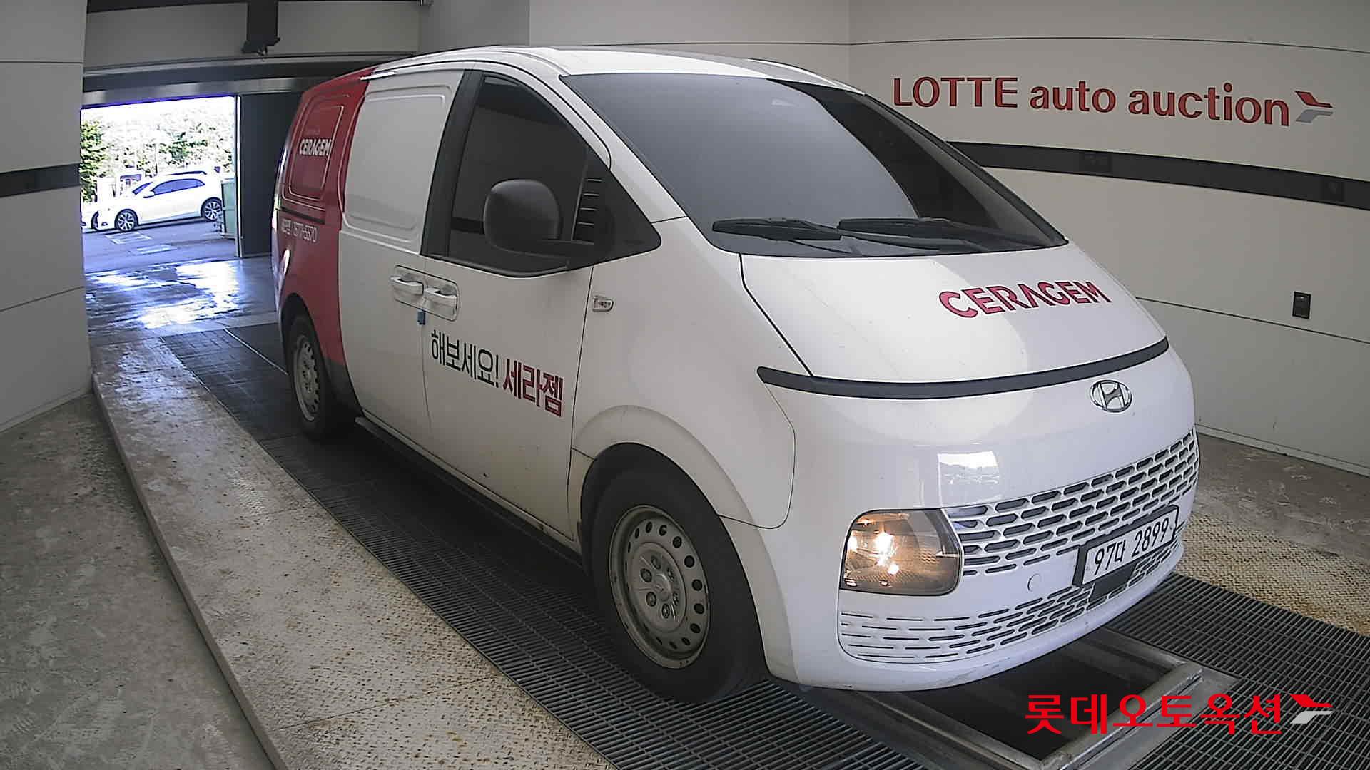 2022 - hyundai staria