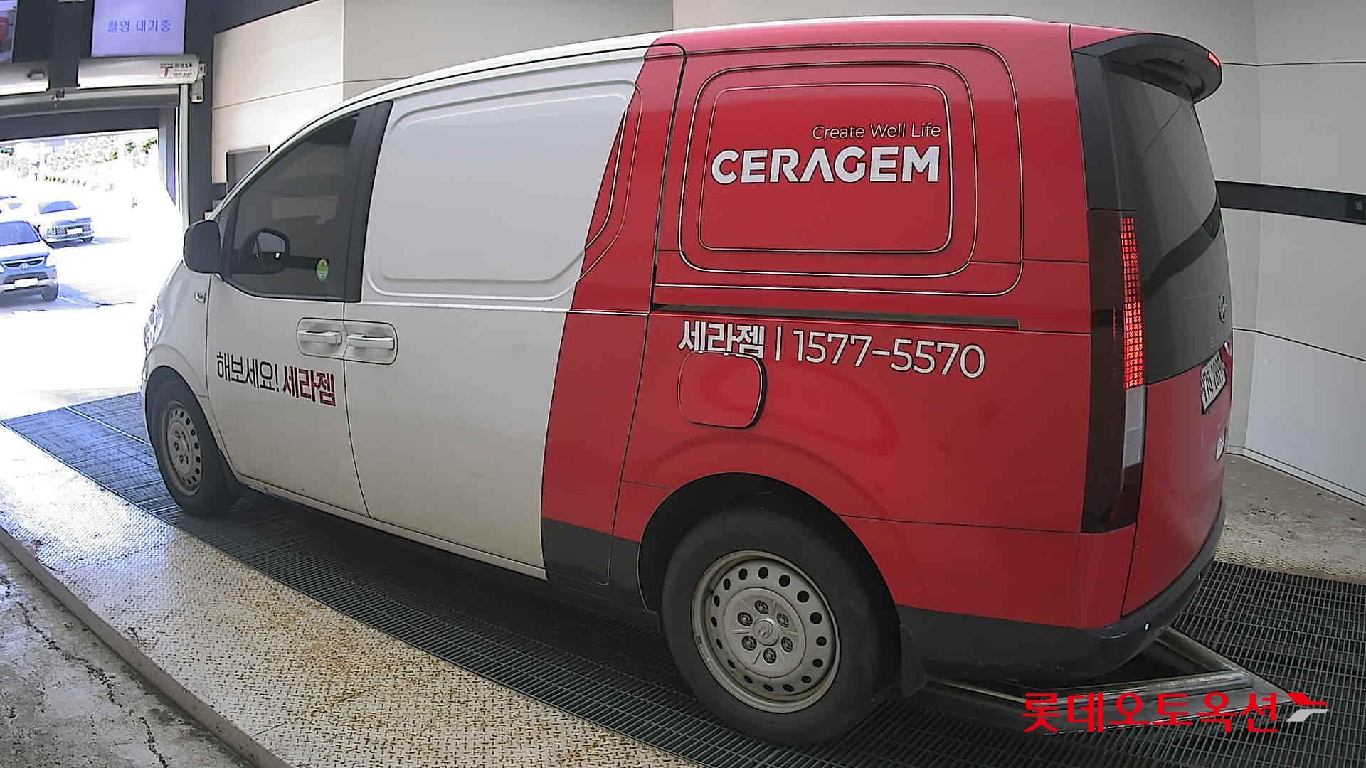 2022 - hyundai staria
