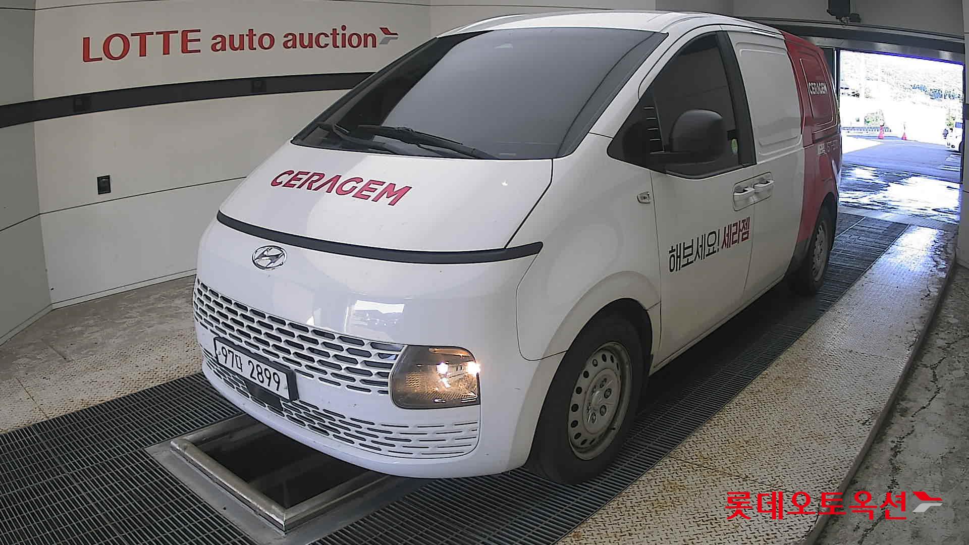 2022 - hyundai staria