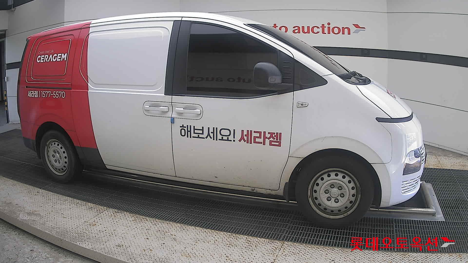 2022 - hyundai staria