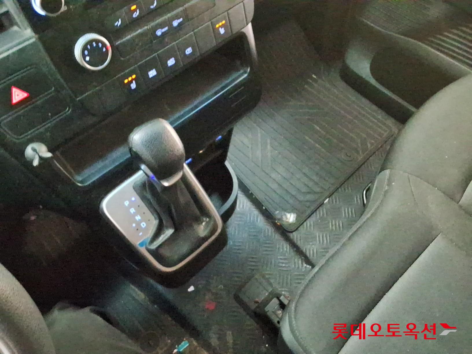 2022 - hyundai staria
