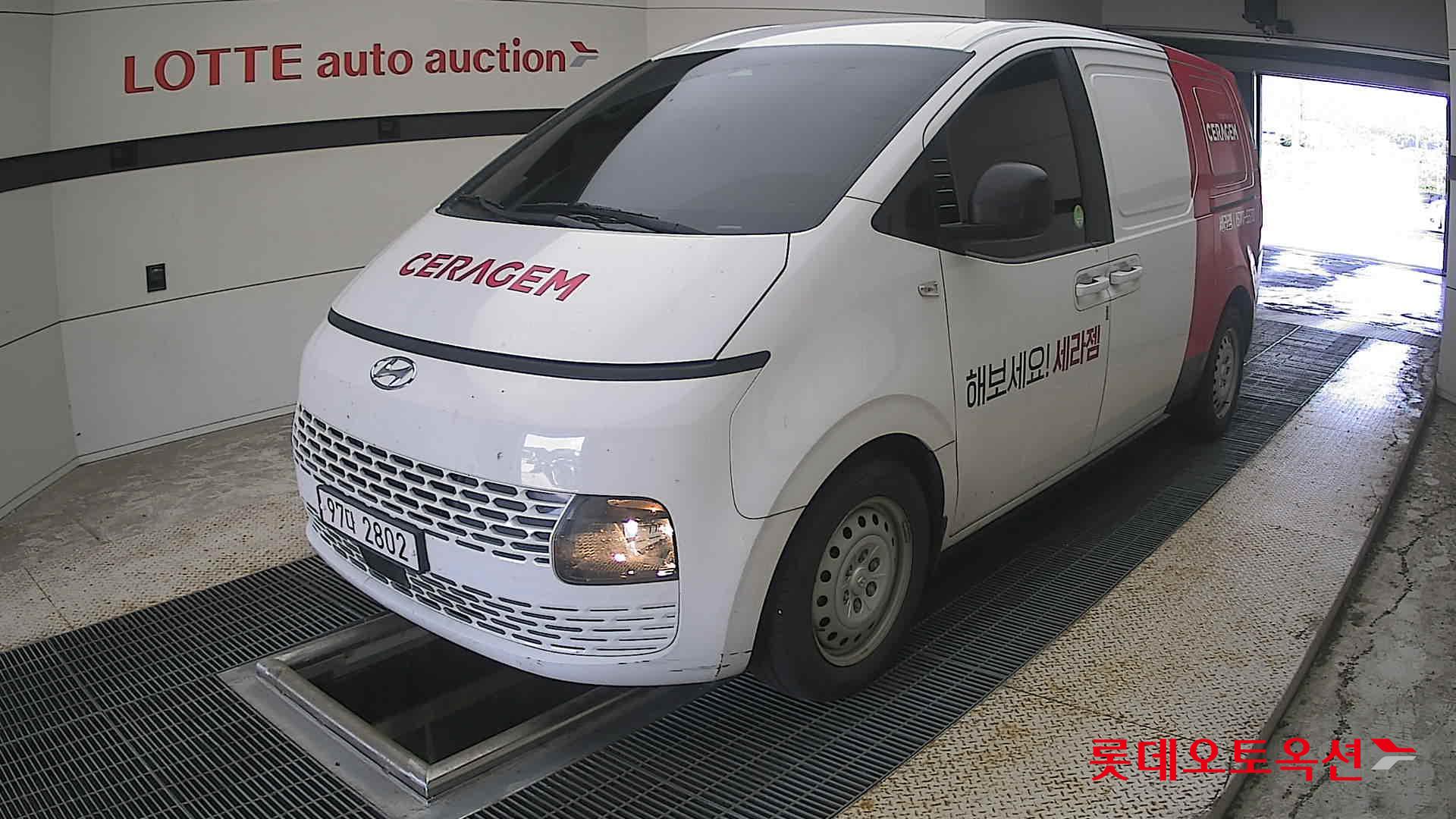 2022 - hyundai staria