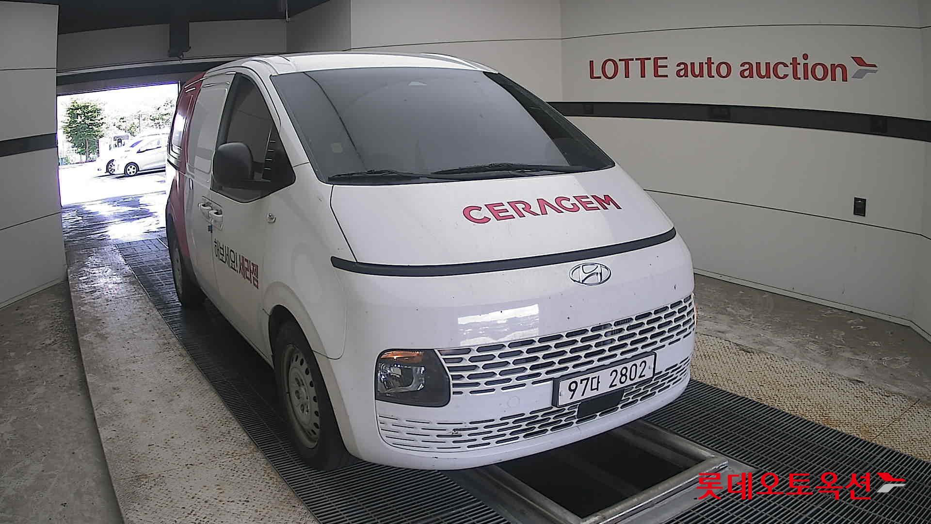 2022 - hyundai staria
