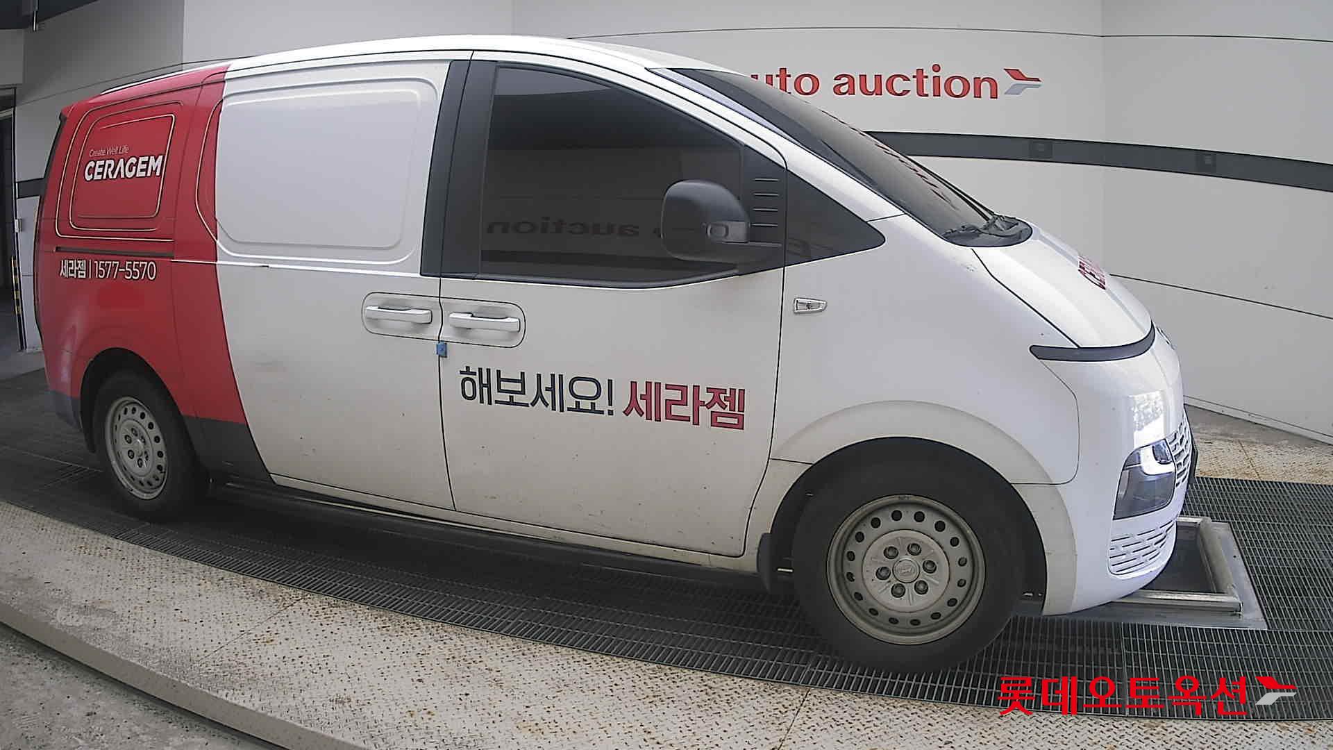 2022 - hyundai staria