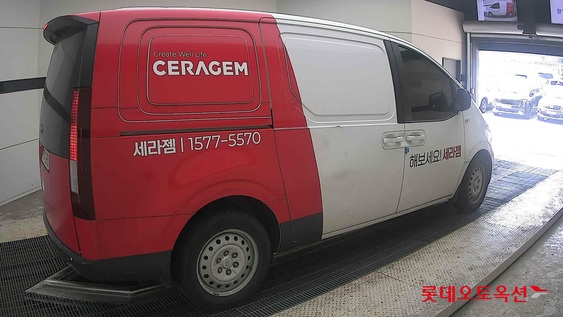 2022 - hyundai staria