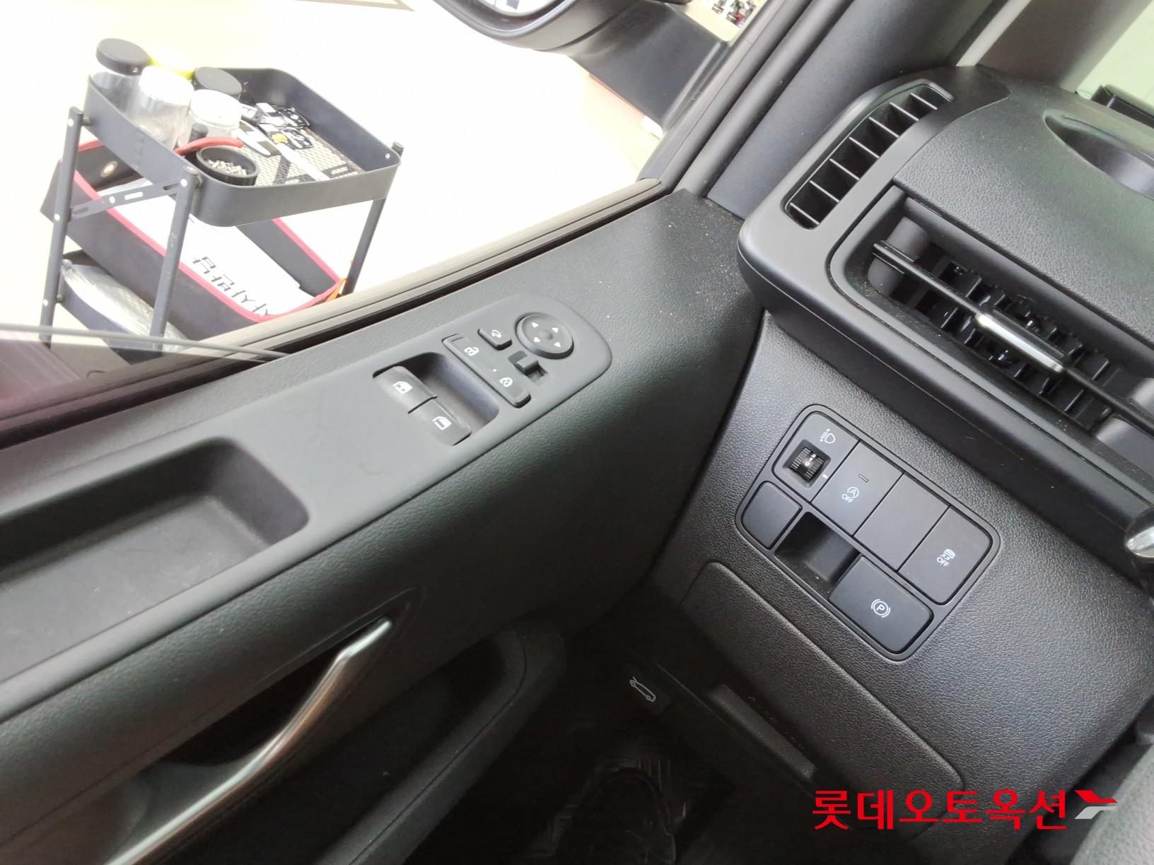 2022 - hyundai staria