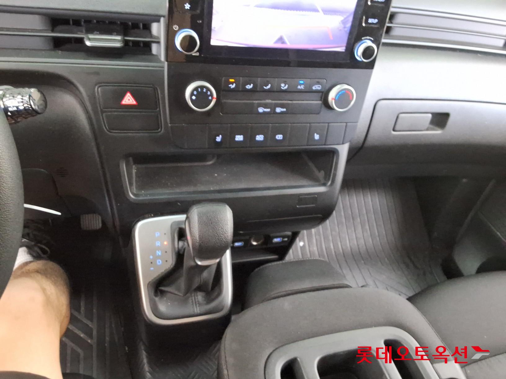 2022 - hyundai staria