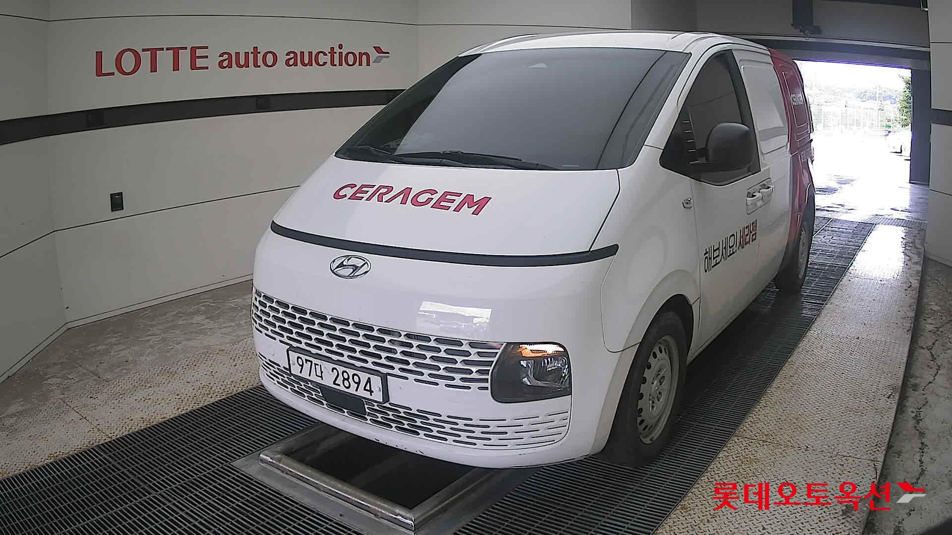 2022 - hyundai staria
