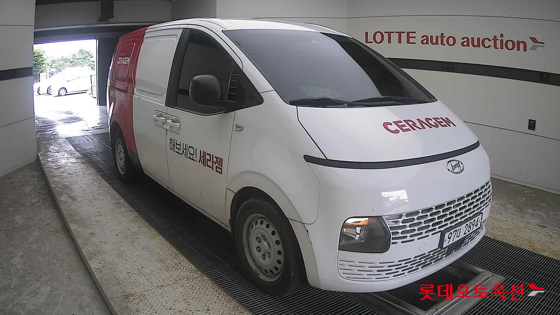 2022 - hyundai staria