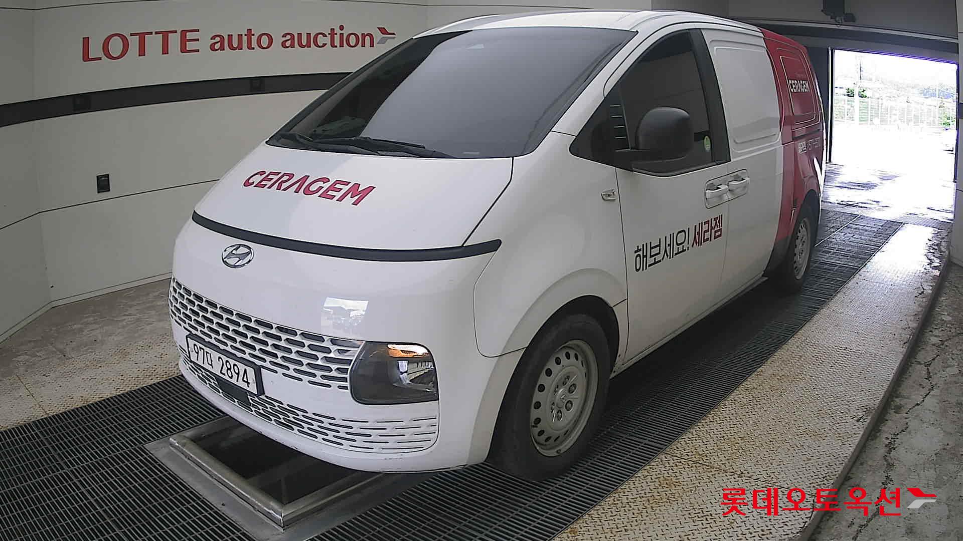 2022 - hyundai staria