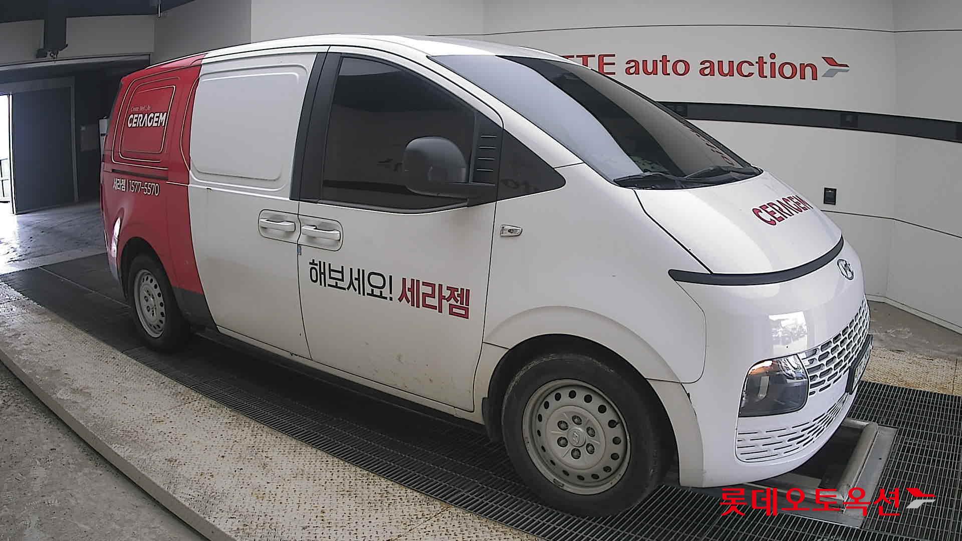 2022 - hyundai staria