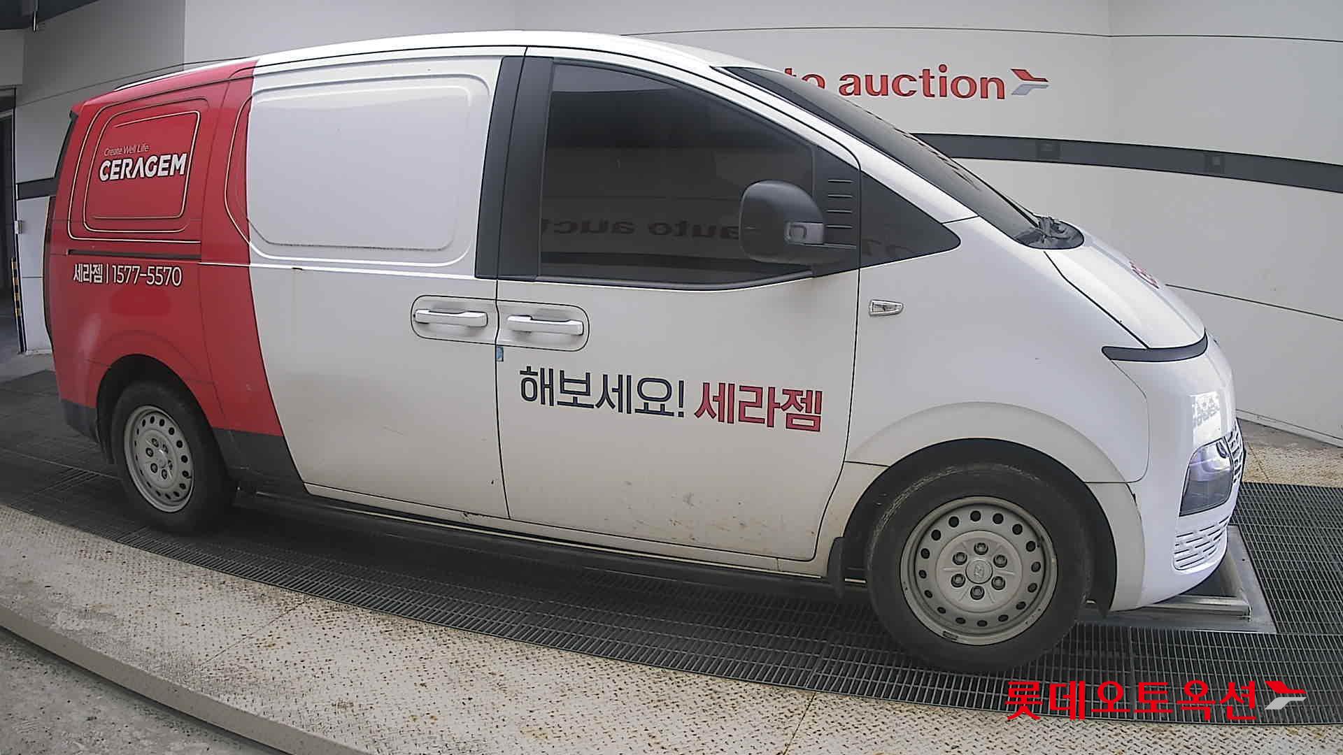 2022 - hyundai staria