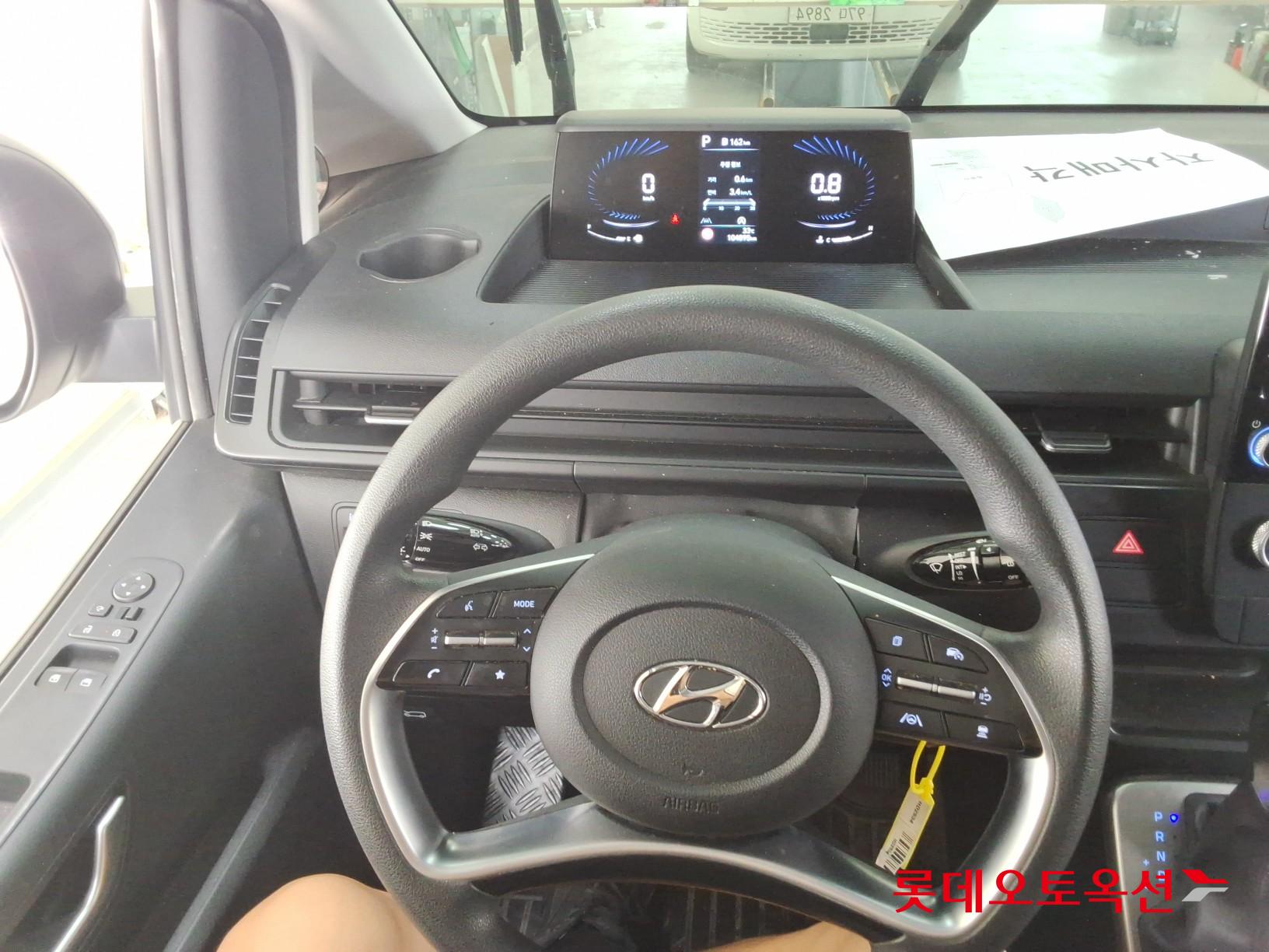2022 - hyundai staria