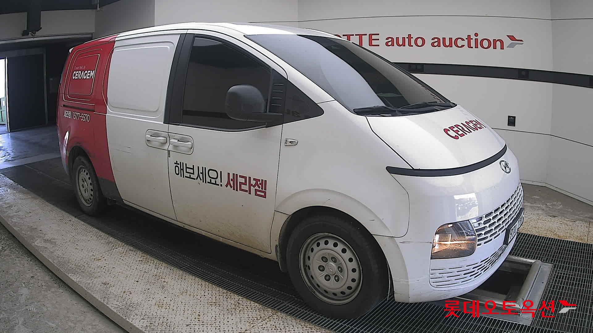 2022 - hyundai staria