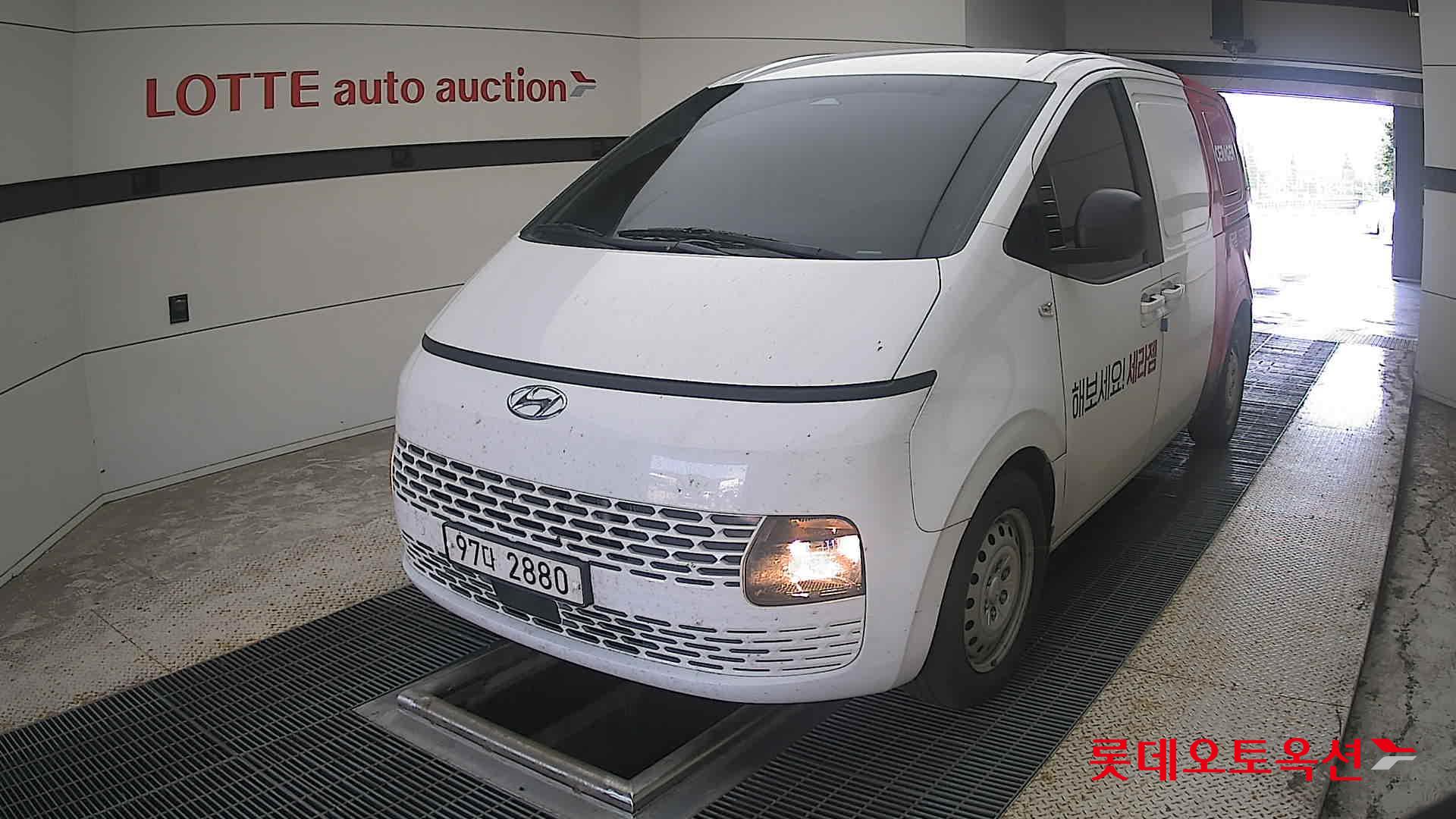 2022 - hyundai staria
