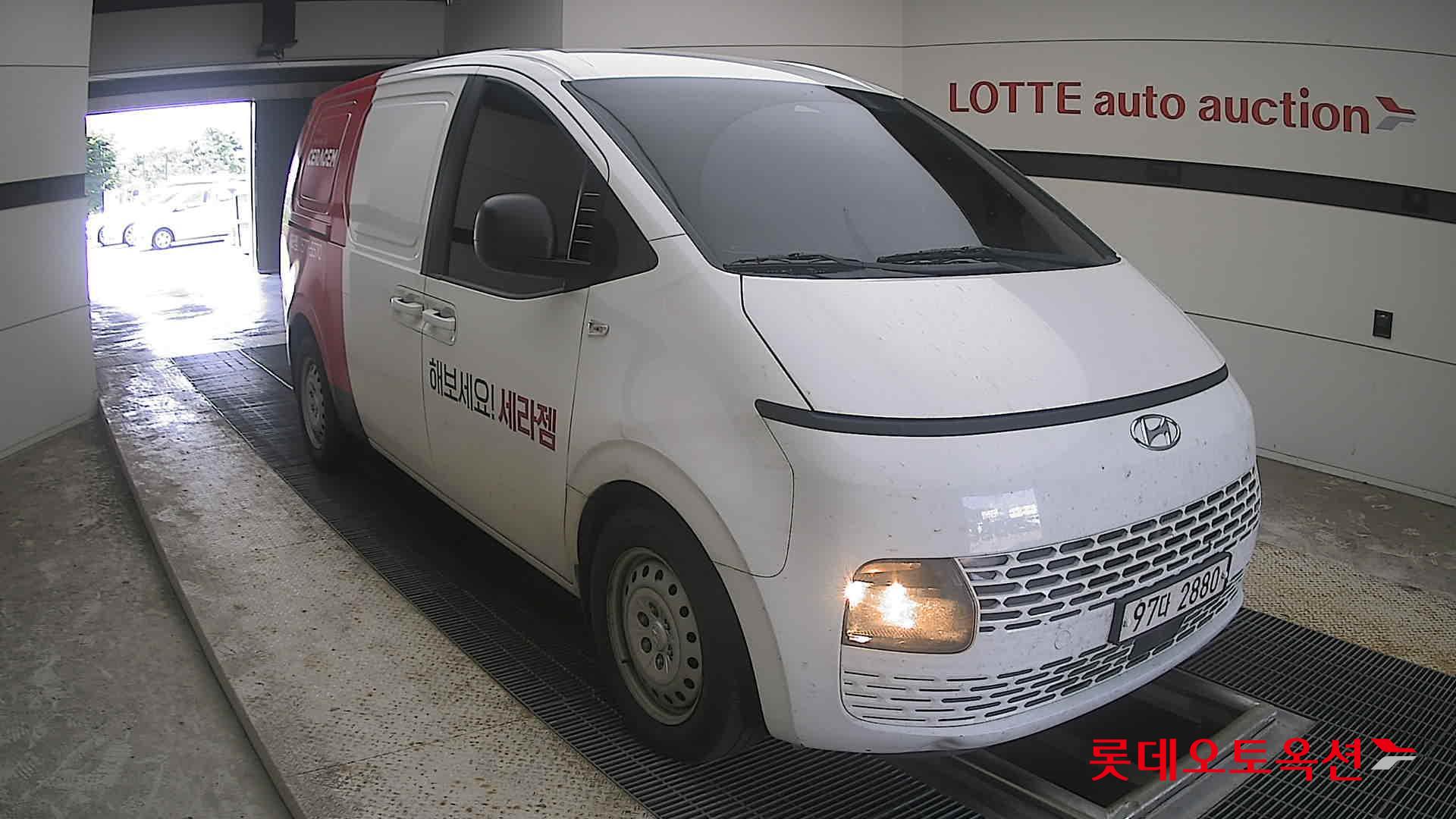 2022 - hyundai staria