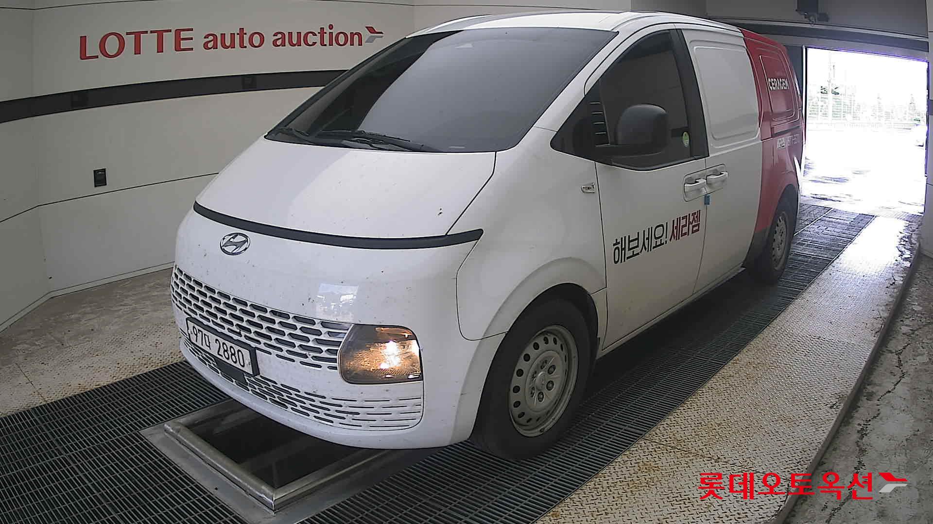 2022 - hyundai staria
